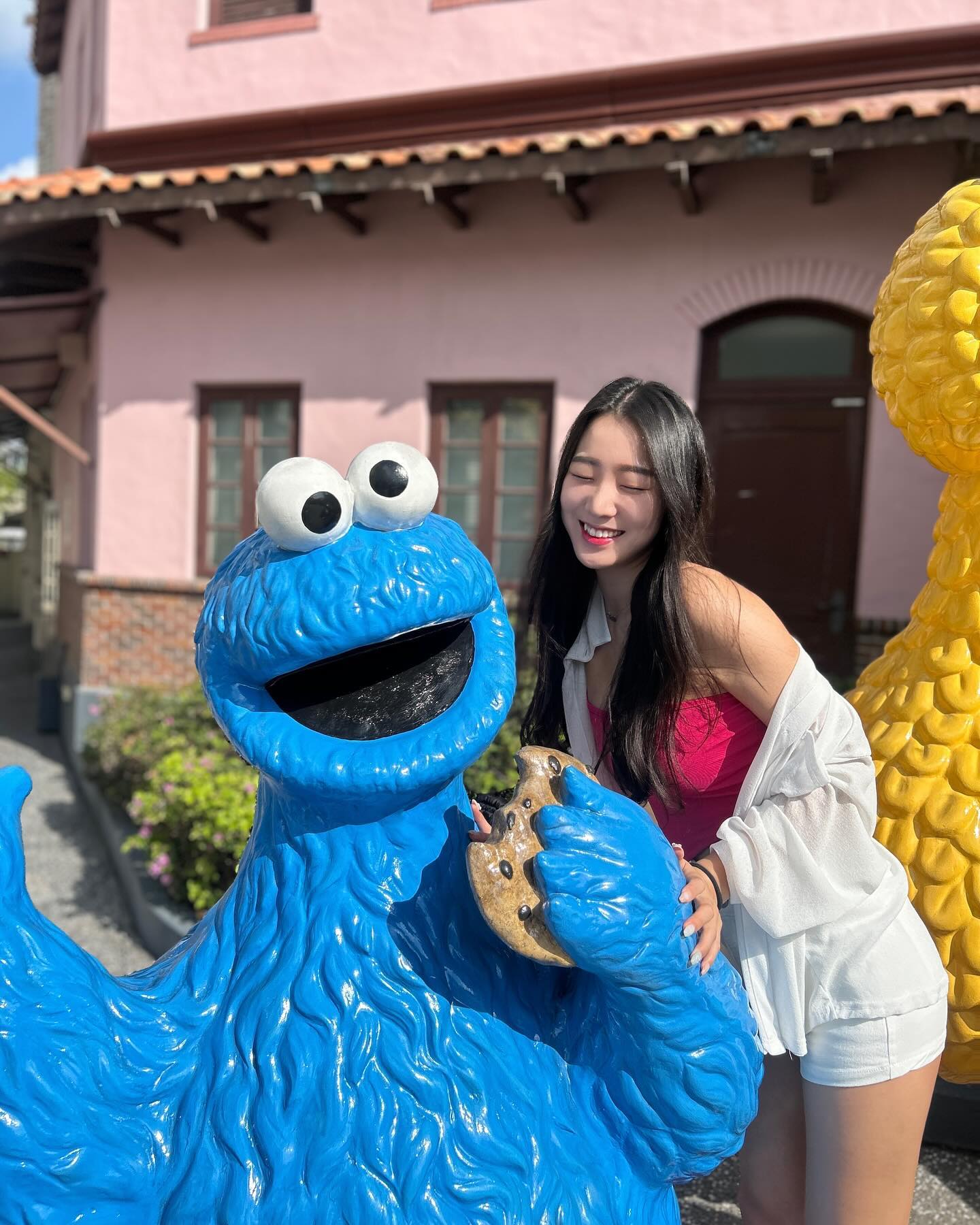 내가 만든 쿠키🍪 너를 위해 구웠지
(실제로 웃고있지만 사진 속 쿠키가 뜨거웠움 ㅎㅎㅎ)

#해외여행 #싱가포르 #싱가폴 #싱가포르여행 #휴가 #유니버셜스튜디오싱가폴 #유니버셜스튜디오 #쿠키몬스터 #엘모 #센토사 #singapore #universalstudios #universalstudiossingapore #cookiemonster #sentosa #travel