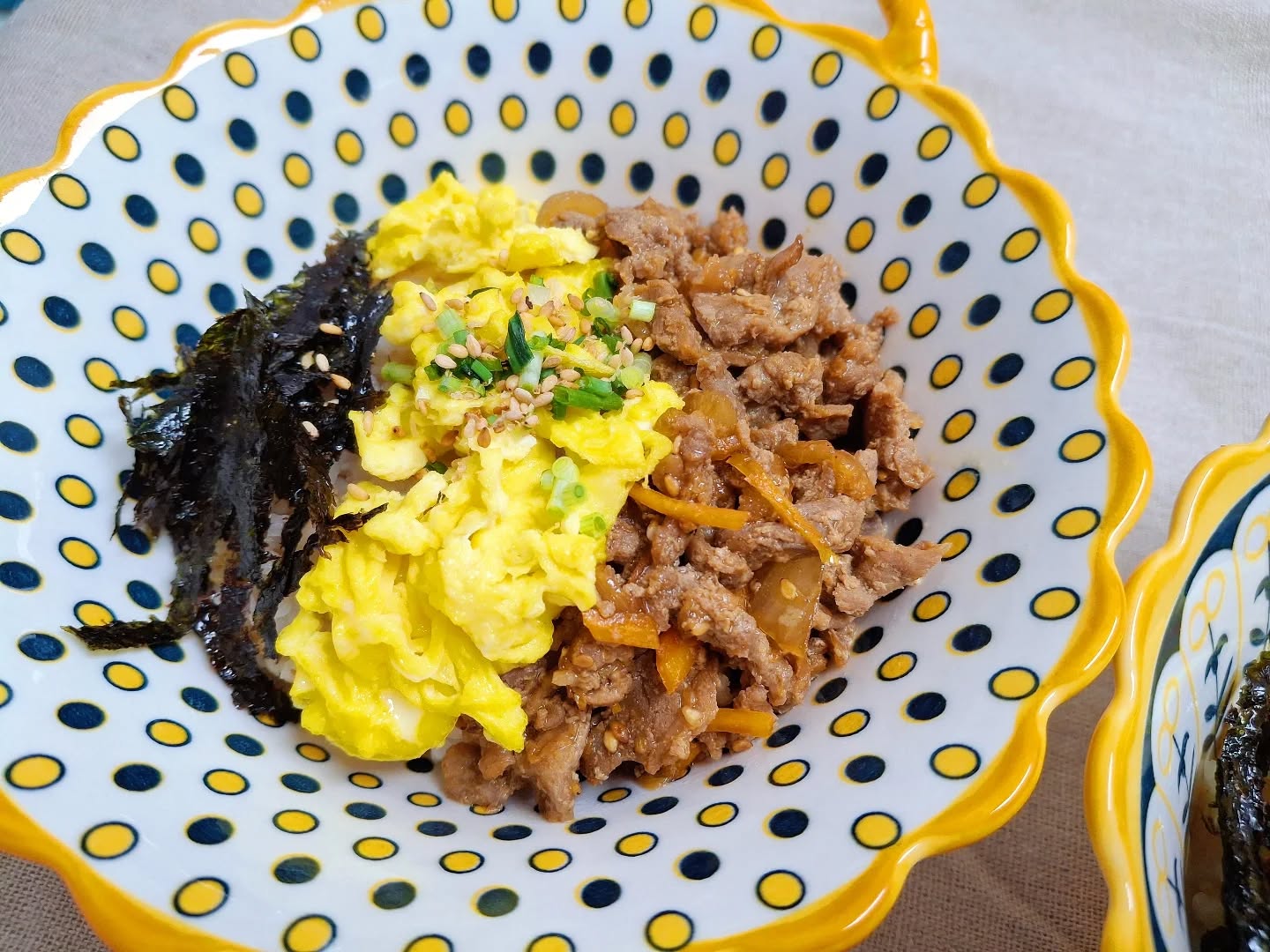 요즘 너네 입맛맞추기 너무 어렵다(˃̵͈᷄⌓˂̵͈᷅)
그래도 오늘은 둘다 기분 좋게 
서로 먹여주기까지•̀ᴗ•̀

이번주는 이것저것 다양하게
만들기 놀이하면 주말이 끝이났네 
다음주는 우리 쿠키만들고 놀자☺

이렇게 이번주말도 끝!!