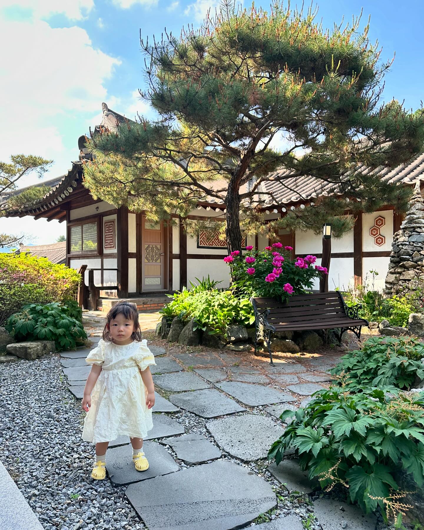 갑작스러운 여행에 갑자기 예약하게 된 한옥호텔 
행복한 시간을 보냈지만 또 가진 않을듯..ㅠㅠ
이런 저런 문제가 있었지만 함께 있어서 행복했던 시간들
그리고 포천 김미자 이동갈비는 핵졸맛..!!!