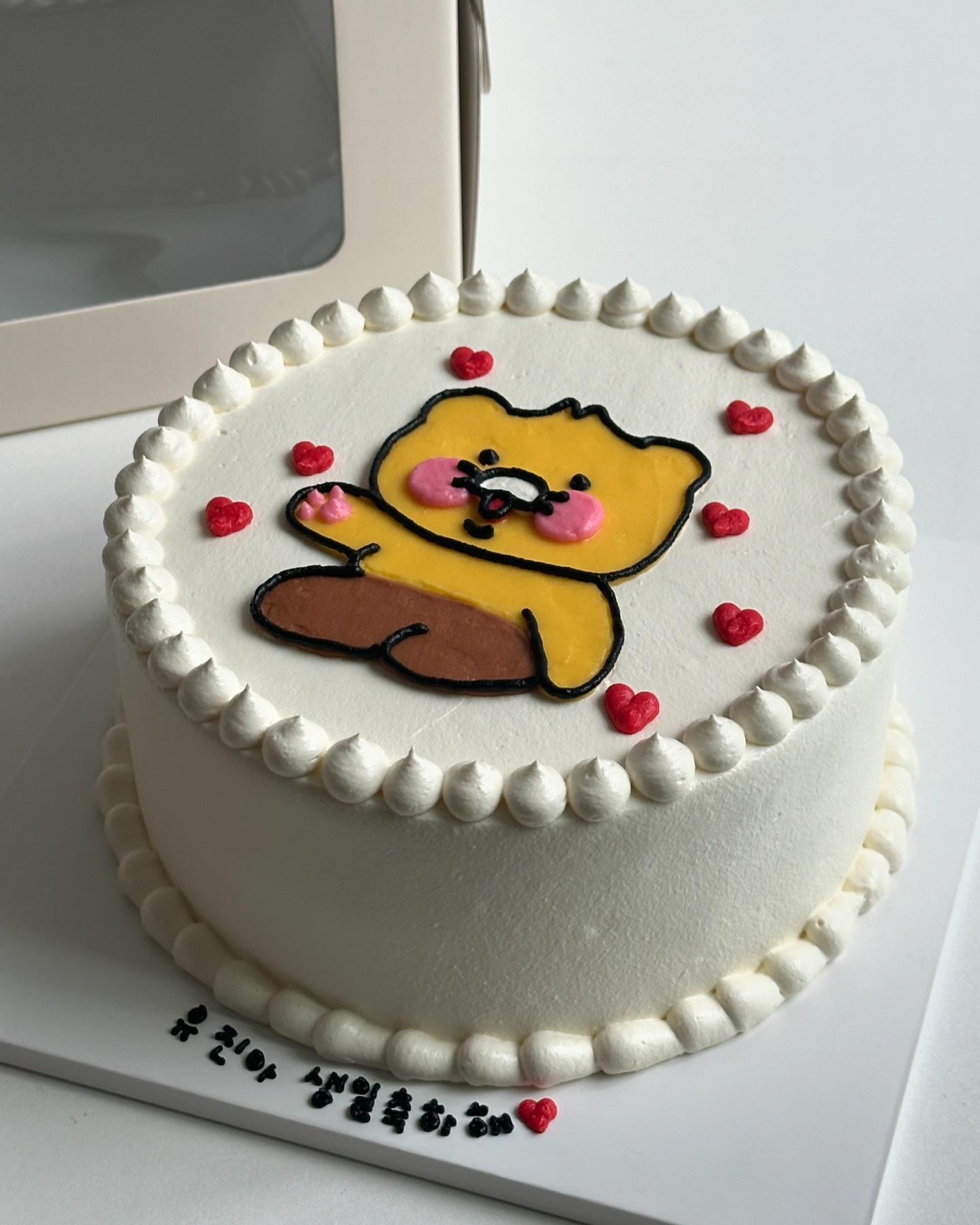 춘식이 좋아해서 케이크에 춘식이 박아버렸다😆
케이크 디자인도 예쁘게 만들어 주시고 빵부터 크림까지
모두 수제로 만들어져서 그런지 너무 맛있어💖💖
춘식이 너무 귀여워서 춘식이만 피해 먹음 ㅋㅋㅋㅋㅋ

기념일에 예쁜 레터링케이크 찾는 분들은 배곧 #케이크인 에서👍

✅케이크인
경기 시흥시 서울대학로264번길 35 아브뉴프랑 그린동308호
__cakein 

#배곧주문제작케이크 #배곧케이크 #배곧레터링케이크 #케이크인
#내생일