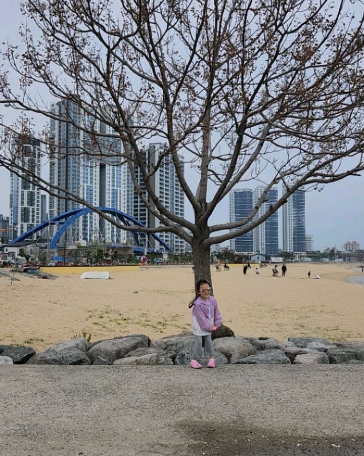 무반주에 둠칫둠칫ㅋㅋ 흥이많은 김하으니ㅋㅋ
계속 밝게 크길🥰

#속초해수욕장