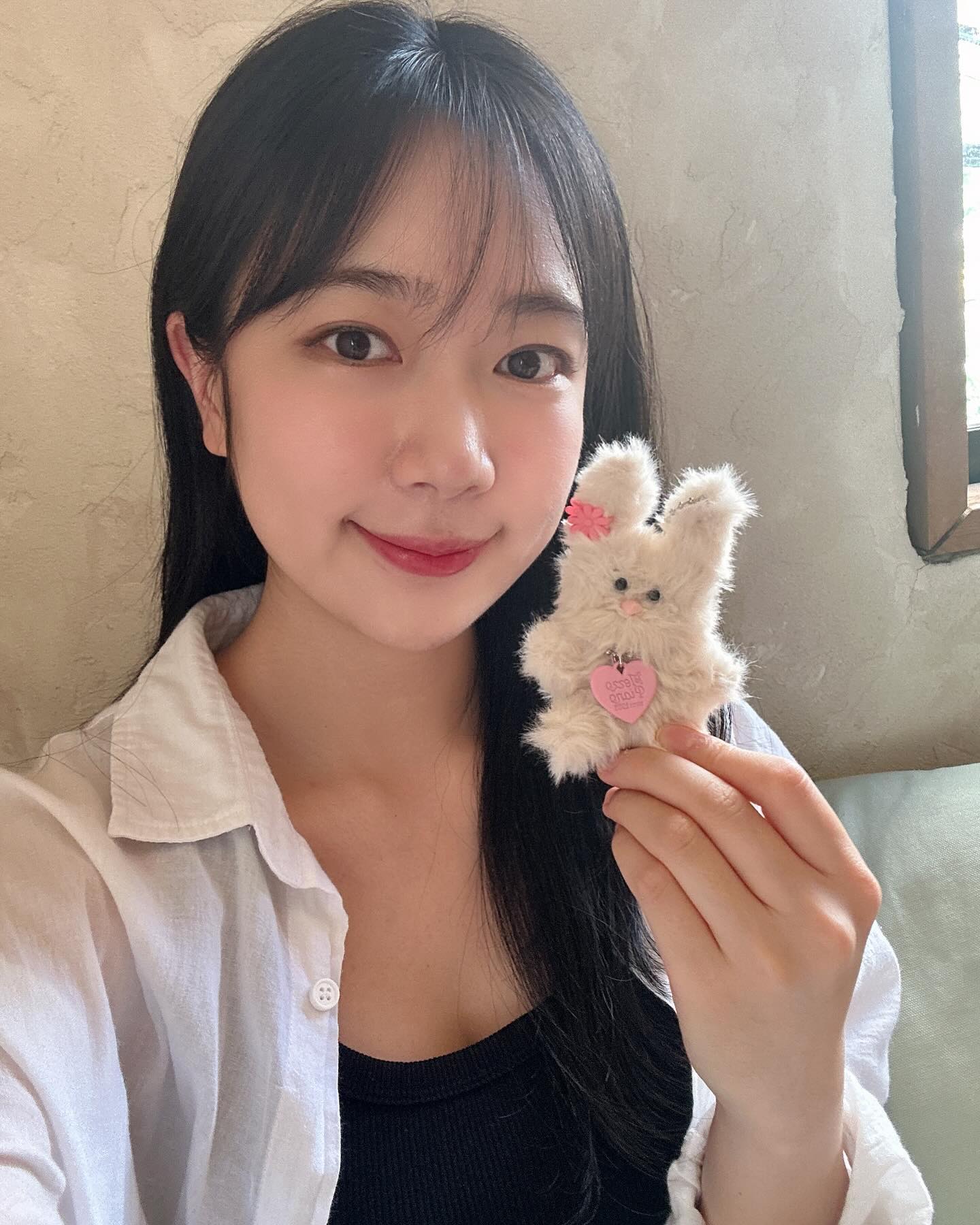너무너무 귀여운 모루인형을 선물받았다🐰
가방이 한껏 귀여워짐💕💖

iamrami.official 
#제품제공 #모루인형 #토깽이