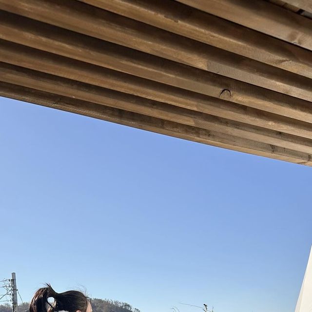 뷰티 패션 모델 네이버 블로그 인플루언서 : 뿜뿜 on Instagram: "#광고 허리 꽉 잡아주면서 골반라인 살려주고 예쁜 다리라인을 살려주는 길이감으로 요즘 5부 레깅스 하나쯤은 있잖아요 ♥ 마