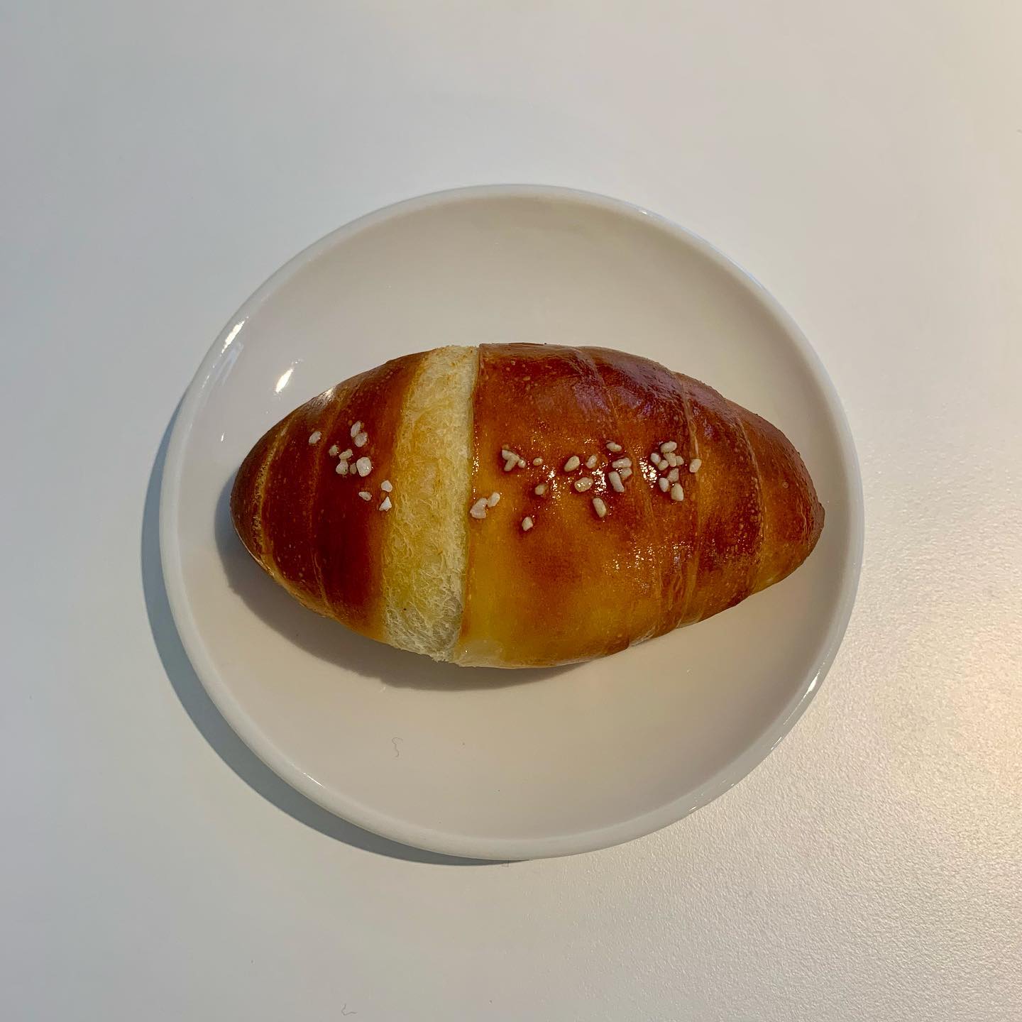 #강북카페 #마이리틀베이크샵 
디저트가 맛있고 분위기가 좋은 카페
마이 리틀 베이크샵에 다녀왔습니다~

여러분 소금빵 비주얼 좀 보세요!!
짭짤하니 버터리한게 소금빵 존맛!!!!ㅎㅎ

초코 쿠키 완전 존맛텡.....ㅎ
초코도 적당히 달달구리 하면서 견과류도 들어있어
조합이 아주 좋아용ㅎㅎ

매장 분위기가 넘 좋아서 혼자 카페가서 책읽고싶어요!ㅎㅎ
맥주도 팔고 간단한 안주도 있어서 저녁에 가도 좋규
낮맥하기도 좋을것 같아용ㅎㅎㅎ

반려동물 동반 가능한 카페라서
귀여운 강아지도 보구 힐링입니다요~💕

#강북구맛집#서울카페추천#강북구카페#서울카페#강북카페#강북디저트#서울디저트#디저트쿠키#아이스티#소금빵#한라봉아이스티#조용한카페#이쁜카페#인스타갬성카페#카페맛집#서울카페투어#서울디저트투어#서울디저트추천#서울맛집추천#먹팔맞팔 #맞팔환영