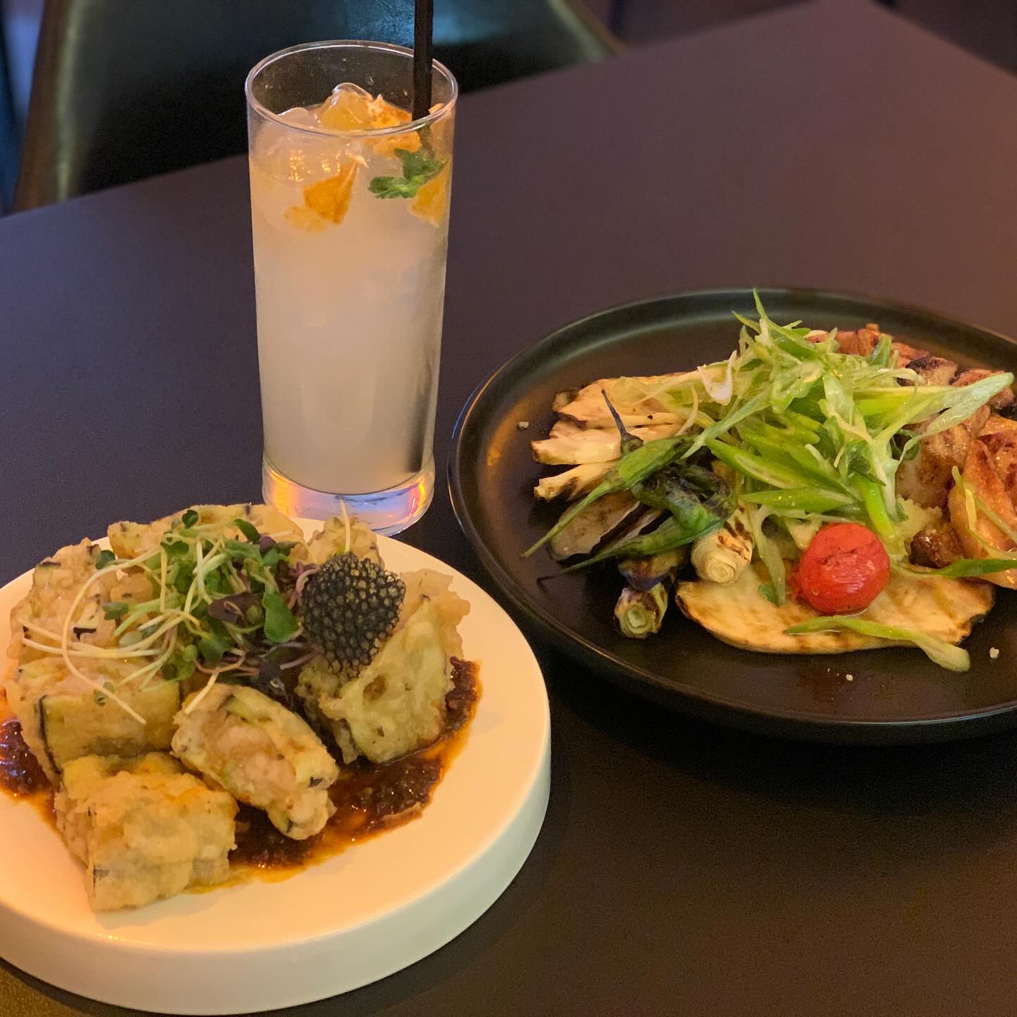 더미누
.
.
.
댕리단길 퓨전 맛집 발견 💡
분위기며 노래며 음식이며 나이뚜

•된장항정구이
•가지멘보사
•유자하이볼

가격대비 퀄리티 좋은 음식
데이트 장소로 추천 :)

재방문 의사 있쥬

*애비야 화이트데이때 저기다 저기
.
.
.
#더미누 #댕리단길맛집 #퓨전식당맛집 #협찬
