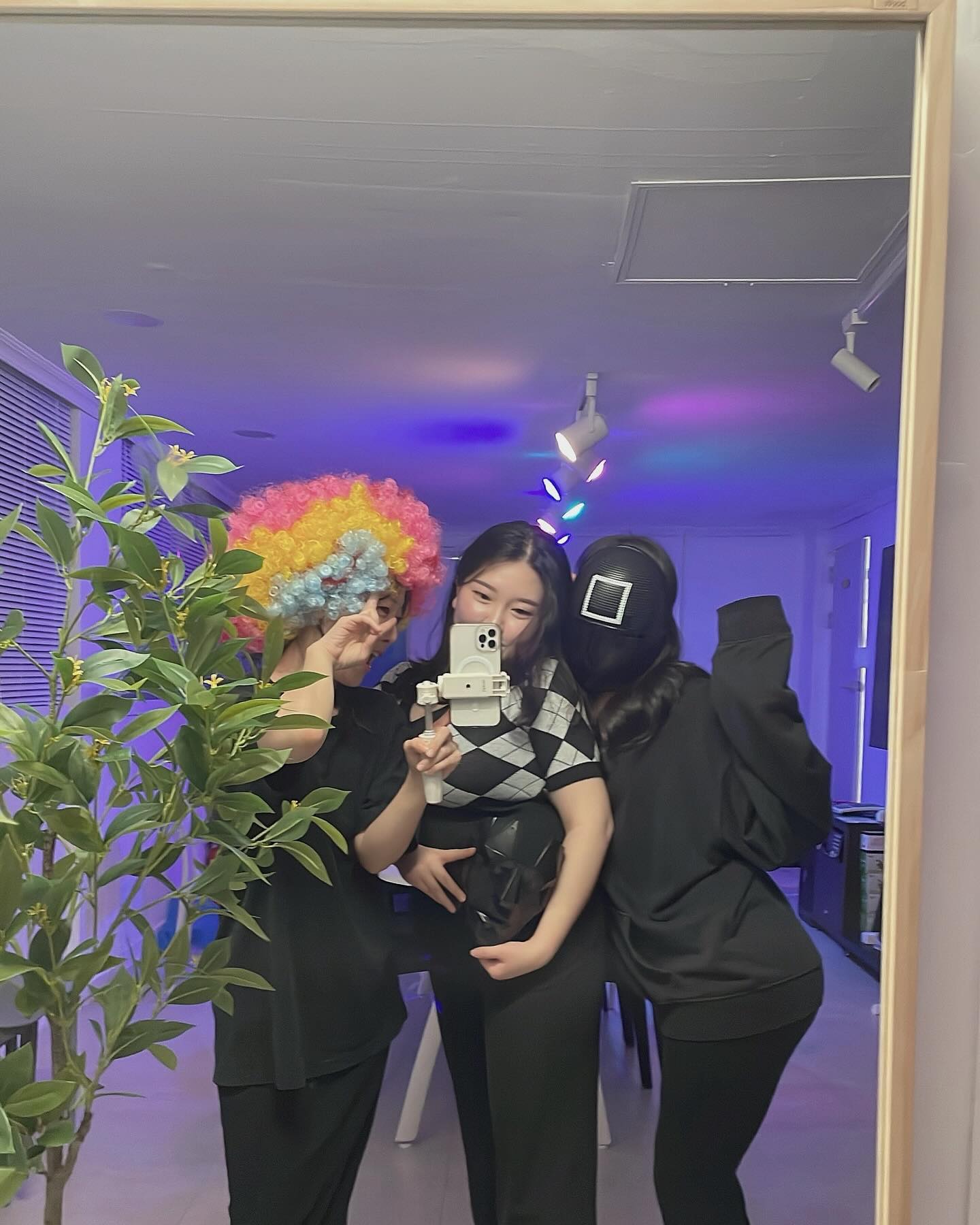 [노원 파티룸 투게더]💙

친구들이랑 첫파티룸🫶🏻
투게더 파티룸은 조명이 다양해서 사진,영상 찍기 진짜 너~~무 좋아요!
사진 더 재밌게 찍으라고 소품들 다양하게 두신 싸장님 센스 정말 굿굿✨

제일 좋은 점은 엄청 깨끗하고 넓.다.는.점! 
단체인원이 이용해도 전혀 문제없을정도로 넓으니깐 단체로 파티룸 간다?하면 바로 투게더 고고..!

이쁜 식기류도 마련되어있고 조리도구도 다 있어서 뭐 해먹기도 좋을꺼 같더라구요..! 저희는 귀찮아서 배달음식 시켜먹었지만ㅎㅎㅎ

뿐만아니라 넷플릭스,유튜브, 노래방, 보드게임 등등 놀거리가 정말 다양하게 있었어요!!

이용객이 저희밖에 없어서 저흰 유튜브 영상 틀어놓고 춤추고 술 마시고 아쥬 재미나게 놀았습니다!.!.!

다음에 또 파티룸 잡을 때 꼭 요기 ‘투게더’이용하려구요💗강추합니닷! 많이들 이용해주세요! 

🔻예약 및 위치안내🔻
[노원파티룸투게더]
서울 노원구 상계로1길 8 4층 2호
https://naver.me/xAVUD85N

#노원파티룸 #서울파티룸 #파티룸 #노원모임 #노원대형파티룸  #노원워크샵 #노원생일파티 #파티룸숙박 #노래방파티룸 #수유파티룸 #생일파티 

(협찬을 받아 무상 이용하였습니다🙏🏻)