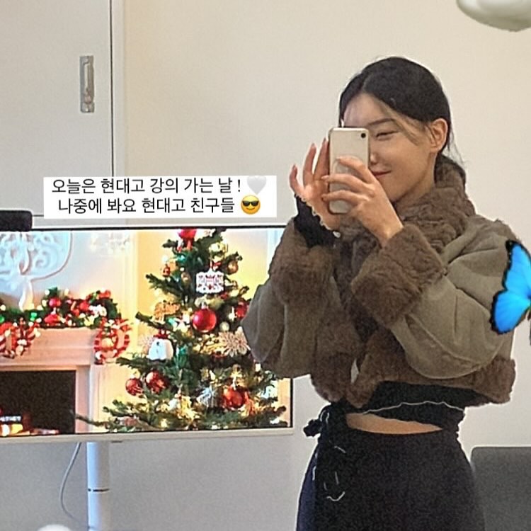 🏫 현대고 강의 & 필라테스 체험 후기 🏫

오늘 현대고 강당에서 진행된
“스무 살, 내 삶의 방향을 설계하다” 강의와 필라테스 체험!
학생들과 함께 인생의 방향을 고민하며 
실패와 도전을 통해 성장하는 이야기를 나누는 
특별한 시간이었습니다. 😊

강의 후에는 앉아서 할 수 있는 필라테스 스트레칭과 
페퍼민트 향 & 싱잉볼 명상 체험도 진행했어요.
📌 몸과 마음의 긴장을 풀어주는 스트레칭
📌 내면의 평화를 되찾는 명상으로 힐링까지!

현대고 학생들의 적극적인 참여와 긍정적인 에너지가 더해져 
정말 뜻깊은 시간이었답니다. 💛
앞으로도 여러분의 도전을 응원합니다!