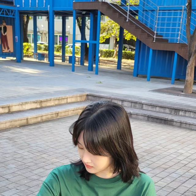 @m._.ran on Instagram: "#광고 @standarderror_official 늦여름(?) 초가을 사이 난 이날씨 좋아🗯❤️ 🏷IRT164 [컴팩트얀] 엔자임 워싱 올드스쿨 미니 써클 앰블럼 반팔티 🏷Deep Green M 티셔츠처돌이로써