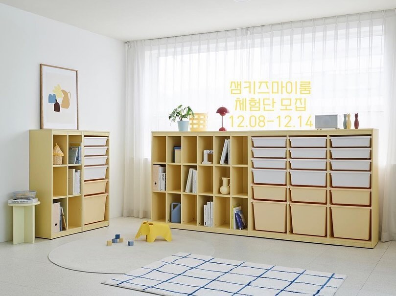 #리그램 - samkids.official by get_multi_repost
#체험단모집
핫한 신상과 함께하는 샘키즈마이룸 체험단 14기 모집 오픈🎀💖

샘키즈 스튜디오컷을 그대로 우리집에 옮겨놓을 기회! 샘키저 여러분들의 많은 참여 기다릴게요 🥰

 
[응모기간 및 당첨발표 일정]
1. 응모기간: 12.08 - 12.14

2. 당첨발표: 12월 3주차 이내
ㄴ 당첨자에 한해 DM안내 예정으로, 메시지 푸시알림 수신을 위해 꼭 samkids.official 계정을 팔로우해주세요!

3. 제품 설치: 12.21 - 12.30 기간 내 설치 필수

4. 후기작성 조건: 인스타그램 4회 및 네이버블로그 1회 (각 회차별 가이드 안내 예정)

[체험옵션]
(포스트 이미지 순서대로) 1번~5번 옵션 중 택1 
 * 옵션별 1명 

1번) 샘키즈 크림옐로우 수납장&디자인책장 1305, 수납장&책장 435

2번) 샘키즈 브라운 미니 수납장&수납책장 1305(1305 하우스상부장 포함), 코너장, 435 책장, 1305 낮은책장 (1305오픈상부장 포함)

3번) 샘키즈 크림옐로우 디자인책장&낮은 디자인책장 1305, 낮은수납장 870 (1305&870 하우스상부장 포함)

4번) 샘키즈 크림화이트 데이베드 (안전가드 w1400)+매트리스, 샘키즈 낮은수납장&낮은 디자인책장 1305, 낮은코너장

5번) 샘키즈 크림화이트 낮은수납장&오픈상부장 1305, 샘키즈 장난감정리함&전면책장 870

💛지원하시는 옵션의 모든 제품이 한 공간에 설치가 가능해야 하며, 한 공간 내 설치 불가시 당첨 취소 및 제품이 반품될 수 있으므로 지원 전 꼭 공간 사이즈를 확인해주세요 :)

💛체험 옵션의 참고 이미지는 samkids.official 프로필 하이라이트에서도 확인 가능

💛체험제품은 이미지에 보이는 구성과 동일하게 진행됩니다. (일부 옵션에 한해 포인트컬러 변경 협의) 

[응모 방법]
① samkids.official 계정 팔로우

② 본 체험단 모집 포스트를 아래 해시태그와 함께 내 인스타그램으로 리그램!
#샘키즈 #샘키즈마이룸 #샘키즈수납장 #샘키즈책장 #샘키즈체험단응모 #책장인테리어 #아이방꾸미기 samkids.official

③ 본 인스타그램 이벤트 포스트에 체험하고 싶은 ★옵션 번호★와 참여완료 댓글 작성 + 친구 태그해서 알려주기 :)

[샘키즈마이룸 14기 응모 특전]
체험단 당첨자를 포함, 응모자 중 30명을 추첨하여 샘키즈 시즌그리팅 굿즈 4종세트를 증정합니다 :) 
 * 리뷰작성 필수 

_
