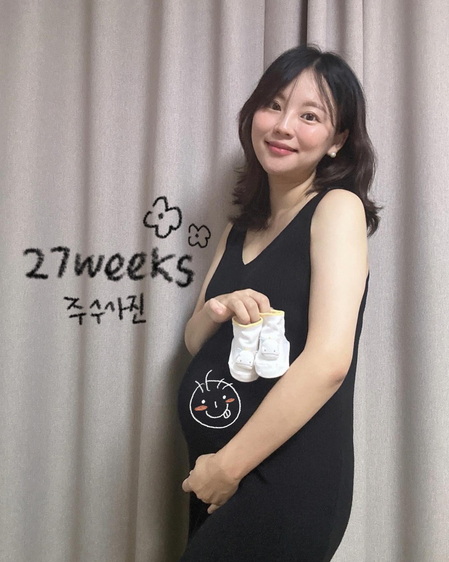 입원과 아직도 계속되는 컨디션 난조로 무려 10주만에 찍은 #주수사진 
지호때랑은 날아 다닌거 같은데.. 우동아 이런 엄마라 미안해🥹💦

#27weeks #27w4d 
#용띠맘 #용띠아기