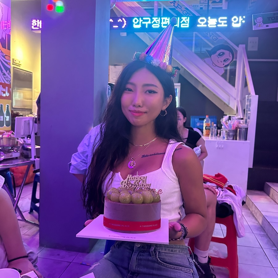 챙겨주신 분들 덕분에 올해 생일도 행복했습니다🤟🏼