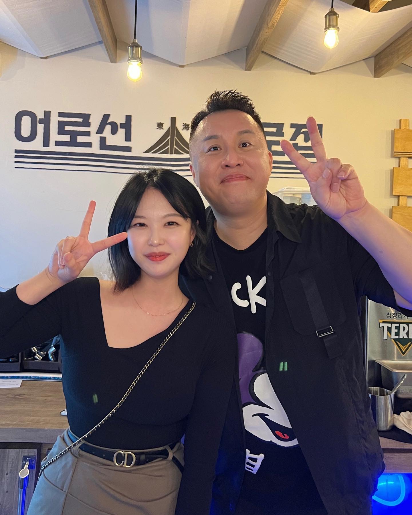 어로선 목로집 오픈 축하드려요!👏🏻
솔직히 맥쥬 살벌하게 맛있음💚

그리고 요즘 스토리에 귀여운 사진들 자꾸
올리는데 궁금해하셔서 🤣
횡성 한우축제 내에 미식파티,스트릿푸드존까지
이프에서 재미나게 만드는중이에요!

고급스러운 미식파티와 달리
스트릿푸드존의 컨셉은 짱구의“삐끕요리대잔치”
ㅋㅋㅋㅋ정말 극과극 ❤️‍🔥
삐끕 요리 대잔치 포스터는
모두 야나 제작이라는거 ^^

미식파티는 선티켓구매 하루 한타임!
스트릿푸드존은 상시 운영! 🫶🏻
6개 부스에서 삐끕 요리들 선보일게요 ✨