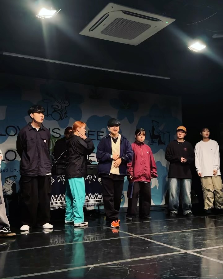 candy_dugs Candy Dugs Vol.4 Best.16

랜만에 반가운 댄서들도 만나고 춤추고 행복했던 캔디덕스 🦆
자꾸 벗겨지려하던 점퍼 입고 춤추기 버거우며 신이 너무 났던 예선과 노래가 너무 좋아 행복해하며 춘 16강

멋있는 댄서들도 많고 랜만 재밌었당
쑥쑥 레벨업중인 내 제자들도 멋있었당
다 같이 더 멋있어지는 걸로 🫡
컨디션 좀 챙겨서 다음엔 더 흐느적 더 컨트롤 하기 🫡
다소 몸이 뻣뻣한 오늘은 음 🤔