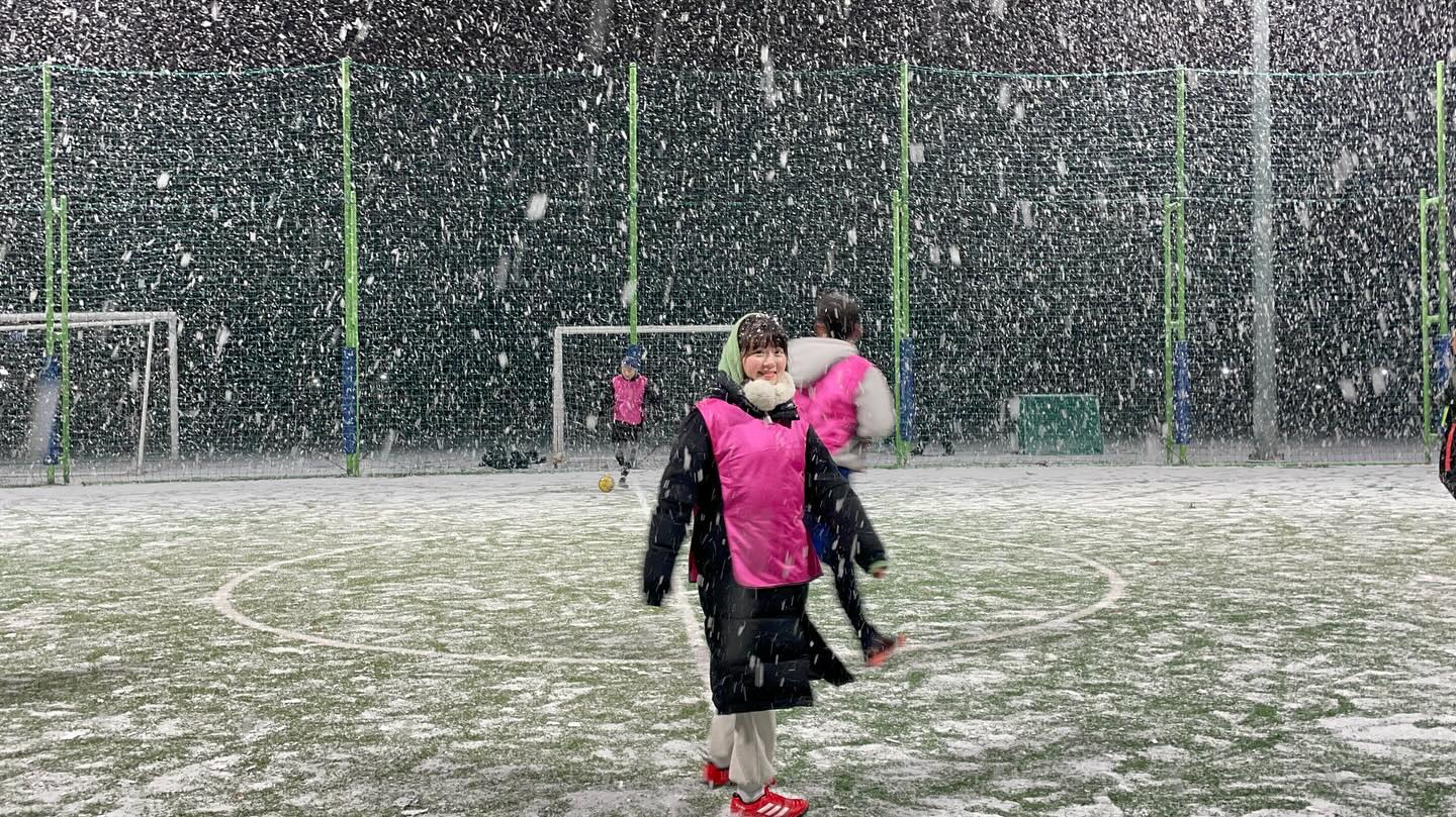 #231226 내 인생 첫 (!!) #풋살 ⚽️

1. 와와 눈이다 근데 좀 뛰어라 민주야
2. 아니 아무리 상대편이라도 그렇지 _hail_jo
3. 이 .. 게 맞아 .. ? 맞냐고 ? ❄️⛄️
4. 오 나 ( 만들어주신 ) goal 넣음 !!!!!!
5. 잔망스러운 우리 유아부들 <<