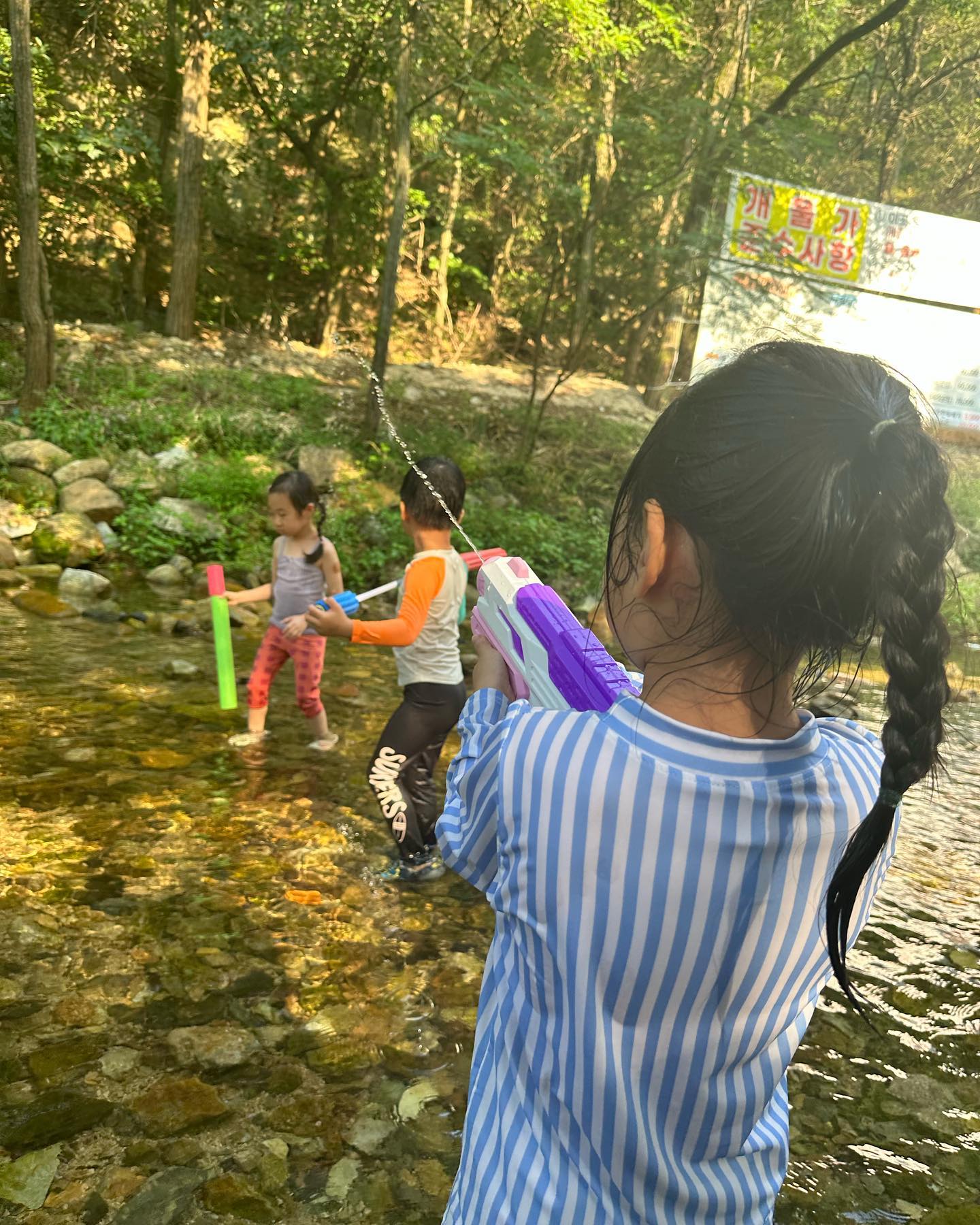 계곡식당 아이들은 시원했는데 어른들은 녹아내렸음…
결국 시원한 카페에서 커피와 식사까지 리플레이!
-
-
#JMT계비탕진
#어른7아이6
#우리아빠만근무중
#일요일마지막으로어디갈래?
#월요일빨리와라!