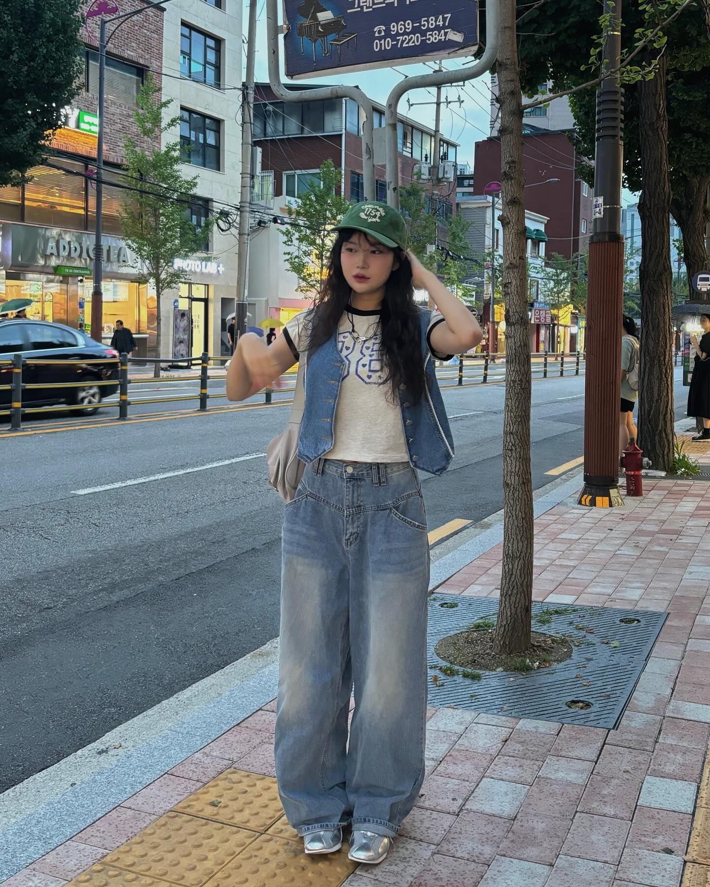 ronron.co.kr #협찬
요즘 유행하는 링거티가 이렇게 키치하다니🗯️❕💙
저 귀여운 하트와 배색을 보세오… ..🤦‍♀️🥹

(베스트까지 론론꺼…)
#ronron#론론#링거티#티셔츠추천