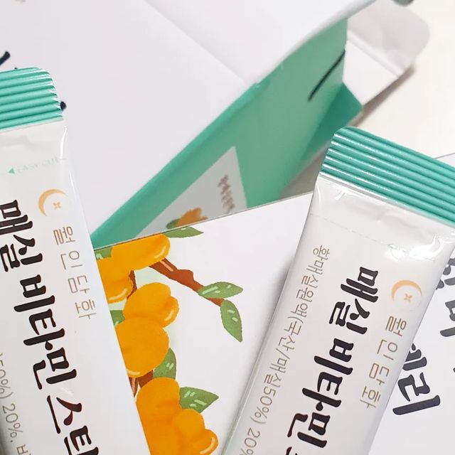 똔또맘 on Instagram: "#협찬 요즘 왜인지 자꾸 먹어서인건지 저는 소화가 잘 안되고 아이들도 한번씩 변비가 생기더라구요❤️ 그러던 차에 아이들도 어른도 넘나 먹기편한 젤리 형태의 매실