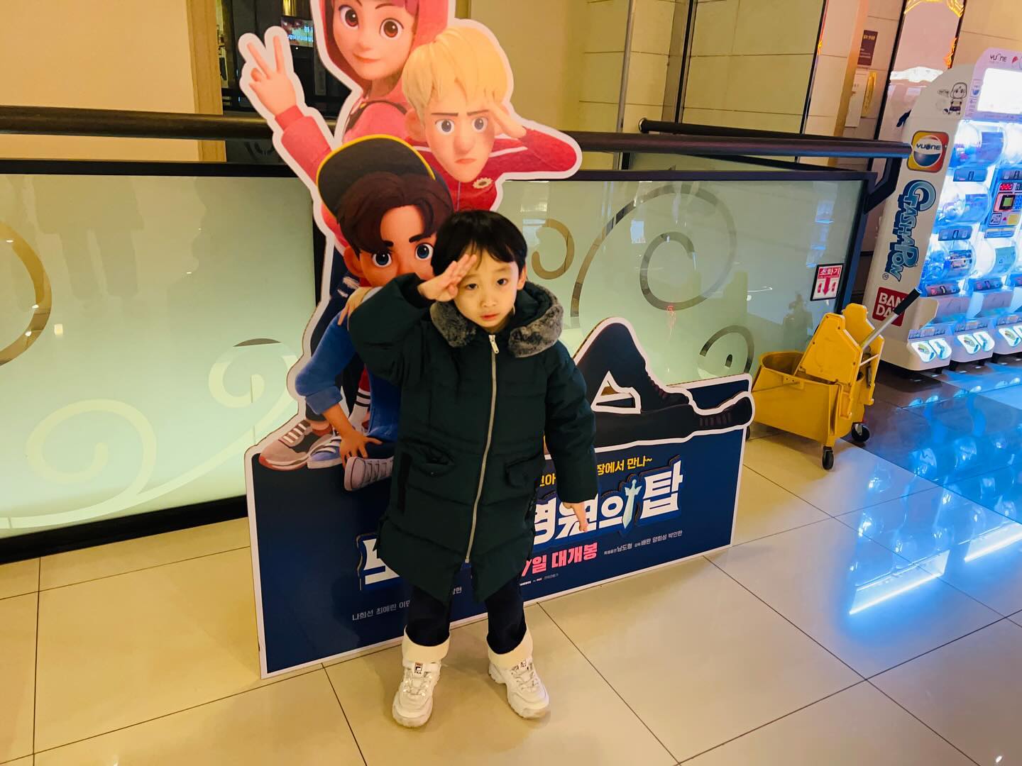 ⠀
그동안 딱히 보고싶은 영화가 없어 5월달 슈퍼마리오 이후로 오랜만에 서윤이와 영화관 데이트
사실 윤이는 영화 시작전 팝콘 먹으로 오는듯 ㅋㅋ
⠀
#부산#부산맘#동래맘#아들맘#주말#일상#주말육아#6살#6살영화#짱구#짱구극장판#신차원짱구는못말려더무비초능력대결전날아라수제김밥#육아일기#육아소통#육아스타그램#롯데시네마#롯데시네마동래점