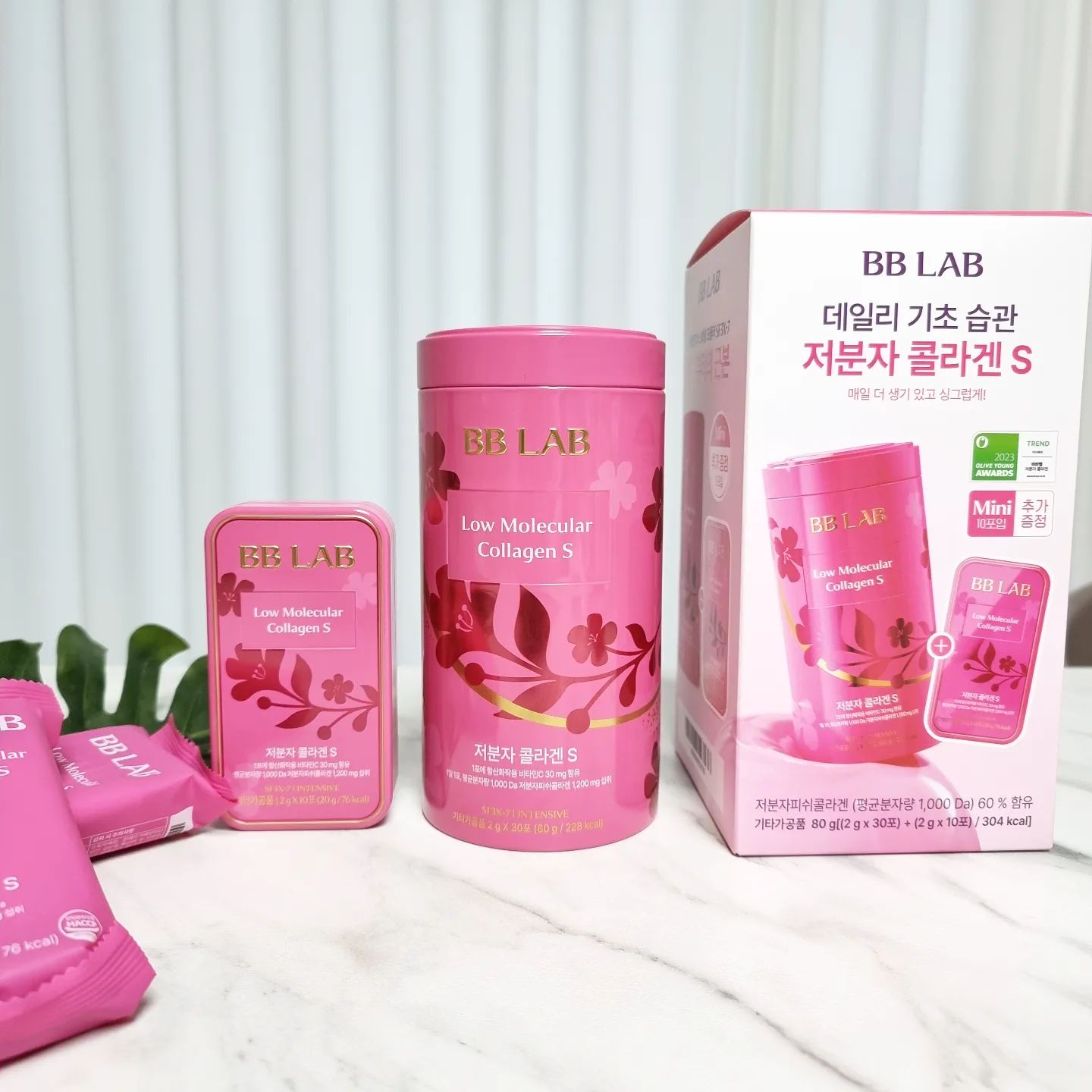#협찬 

나이가 들면서 피부 탄력과 생기를 유지하는 것에
어려워짐을 느껴 찾아 먹게 된 비비랩 핑크통 콜라겐
이예요~

피부 건강과 탄력을 위한 진피 3종 구성의 원료로
콜라겐, 히알루론산, 엘라스틴등이 함유되어 있어요

비타민C 까지 함유되어 피부톤도 좀 더 밝아짐을
느끼게되고, 피부의 건조함도 좀 줄어드는 느낌을 받게되네요

이래서 다들 이너뷰티! 이너뷰티! 하나봐요^^

연한 핑크빛 실크파우더 제형이 입안에 들어가면
사르르 빠르게 녹아 비린맛 없이 상큼함이 감돌아요~

맛도 좋아 하루하루 잊지않고 챙기는 것 같아요

10포 틴케이스는 가방에 쏙 들어가는 예쁜 디자인으로 
휴대하기에도 너무 좋아요

데일리 이너뷰티는 비비랩 핑크통 콜라겐으로
정했어요💗

✔️이너뷰티 전문 브랜드, 비비랩이 
올리브영에서 한정 수량으로 비비랩 기획상품 출시

✔️저분자콜라겐S 30포 + 저분자콜라겐S 10포, 
40포를 30포 가격에 판매

바쁜 일상 속 이너뷰티로 간편하게 챙기기도 
아주 좋아요 

#비비랩 #BBLAB #핑크통콜라겐 #올리브영한정기획 #올리브영비비랩 #비비랩저분자콜라겐S #저분자콜라겐S #저분자콜라겐10포틴케이스 #비비랩콜라겐 #저분자콜라겐 #콜라겐 #콜라겐추천 #이너뷰티 #이효리콜라겐 #뉴트리원