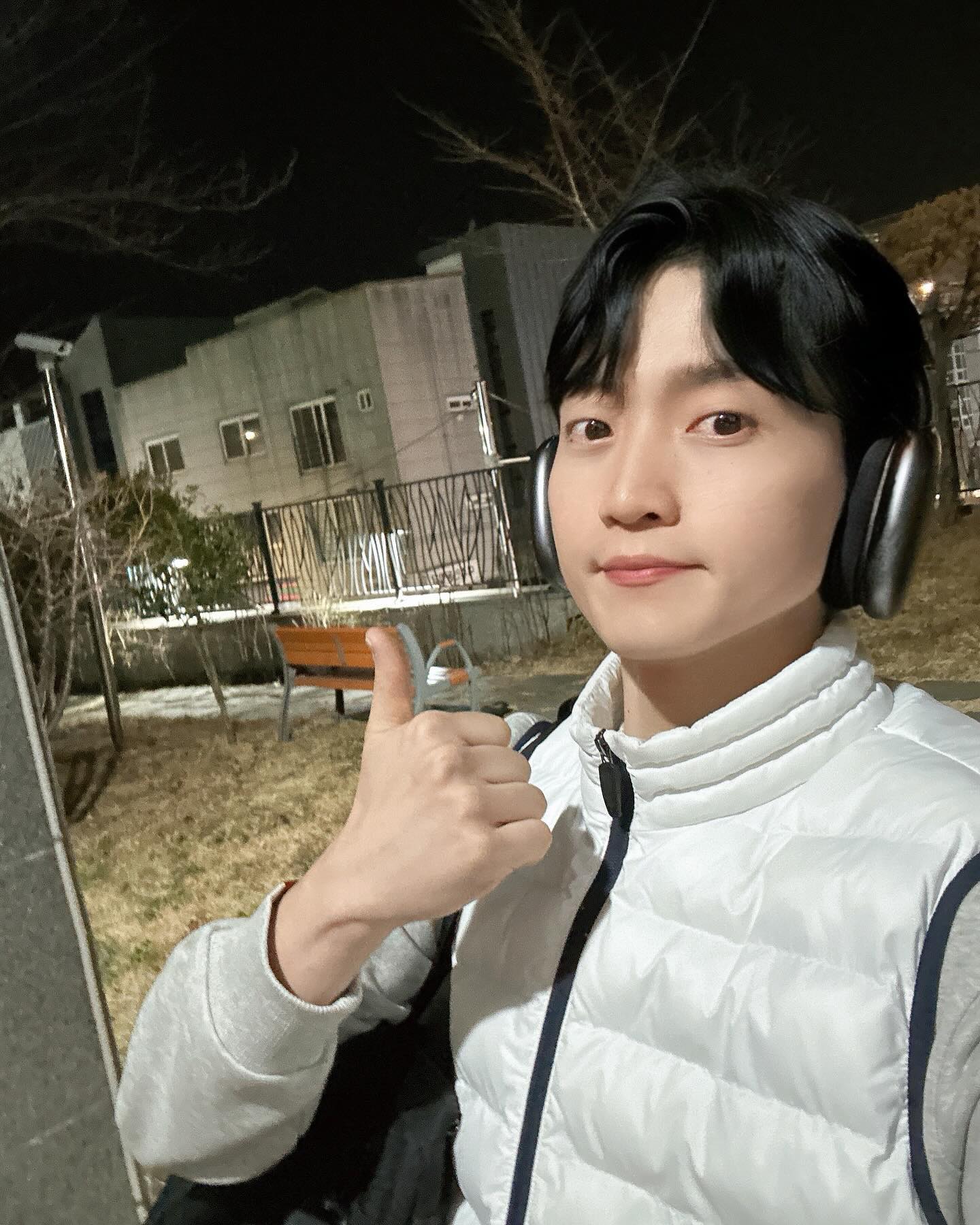 🤍Happy new year🤍
🤍2024년에도 행복하세요🤍

🔥깡싸부의 2024 목표🔥
- 유튜브 100배 성장!
- 세미나 오픈!
- 아이들과 봉사활동
- 깡싸부 굿즈 디자인!
위 목표가 이뤄지지못해도 좋습니다!
왜냐면 전 무조건 해낼 목표이기때문이죠🔥
중요한건 세우는 것보다 실천하는 힘!
2024년도 ‘뭐든한다! 깡싸부!‘답게 정진!

#해피뉴이어 #2024 #새해복많이받으세요