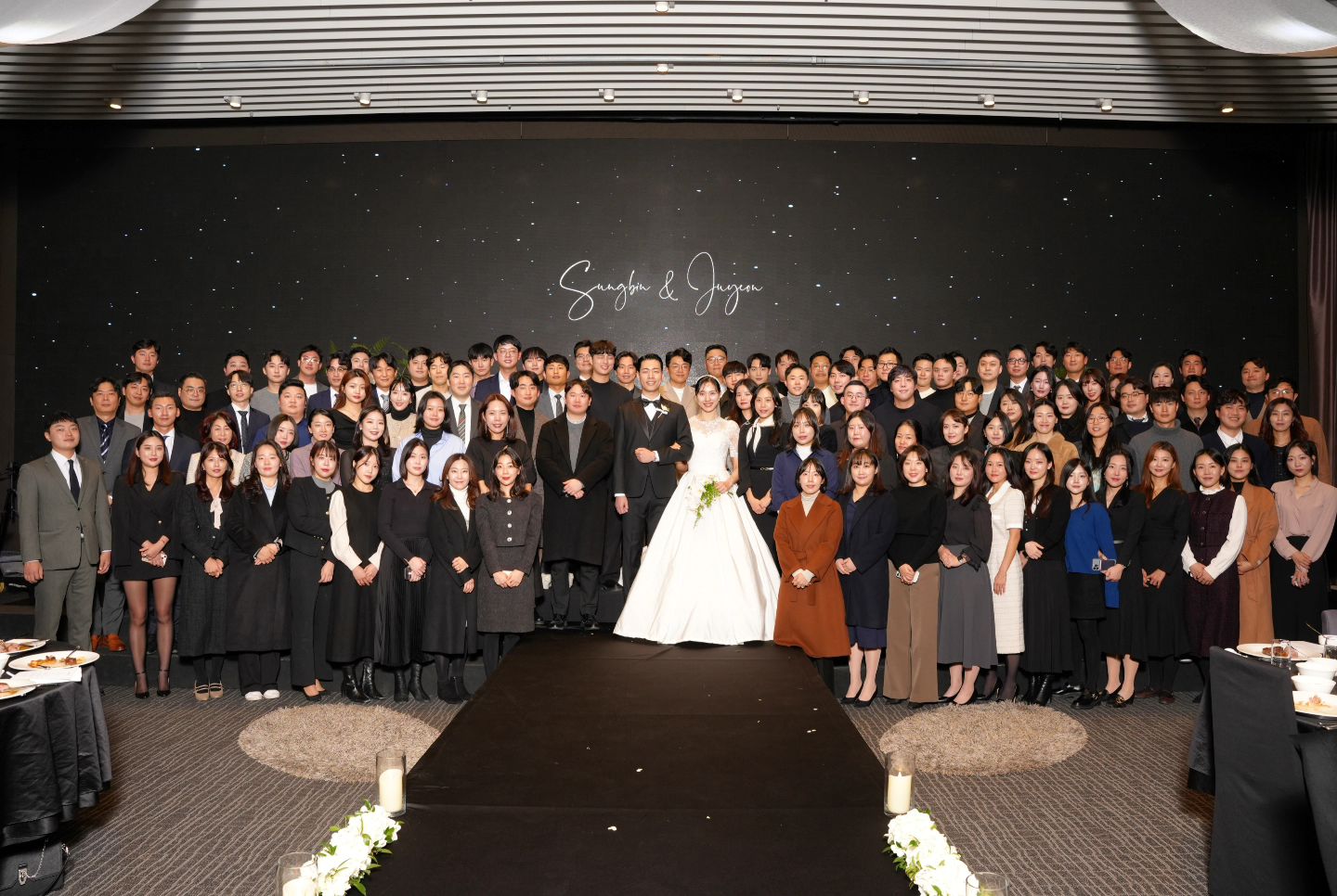 2023.12.02

저한테는 중요한 이벤트지만 다른분들께는 
지나가는 일정중에 하나일 수 있는 날이었는데,
생각보다 더 많은 분들이 와주셔서 놀랐고 감사했어요🥹

귀한시간 내서 자리를 빛내주신 분들
개인사정으로 못오셨지만 진심으로 축하해주신 분들
모든 분들 덕분에 잘마무리했습니다 :)

정말정말 감사합니다!❤️

결혼준비를 하면서 많은 일들이 있었는데..
끝나고 보니 허무하기도하고 아쉽기도 해요.

결혼식 뭐 그냥 짧은 이벤트 일 줄 알았는데
인생에 대해 큰 깨달음을 주네요.

그래도 고맙고 감사한 분들이 너무 많아서
그분들께 더 잘해야겠다는 생각이 들어요😊

이제 인생의 2막이 시작되었으니
조금 더 성숙하고 현명하게 잘살아보도록 하겠습니다 :)

감사합니다!❤️