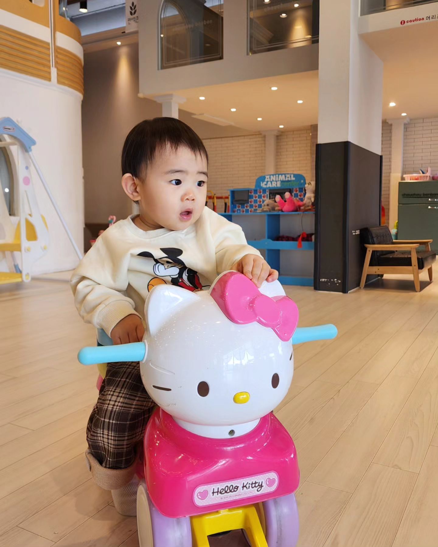 쪼망이랑 올만에 키카 뿌시고 온 지난주말 ♥️

친구야랑 같이가서 잼나게 놀고
집오는 길에 기절한 귀여운 두 쪼코미들 기록 .ᐟ.ᐟ

#아기주말 #체력왕 #17개월아기