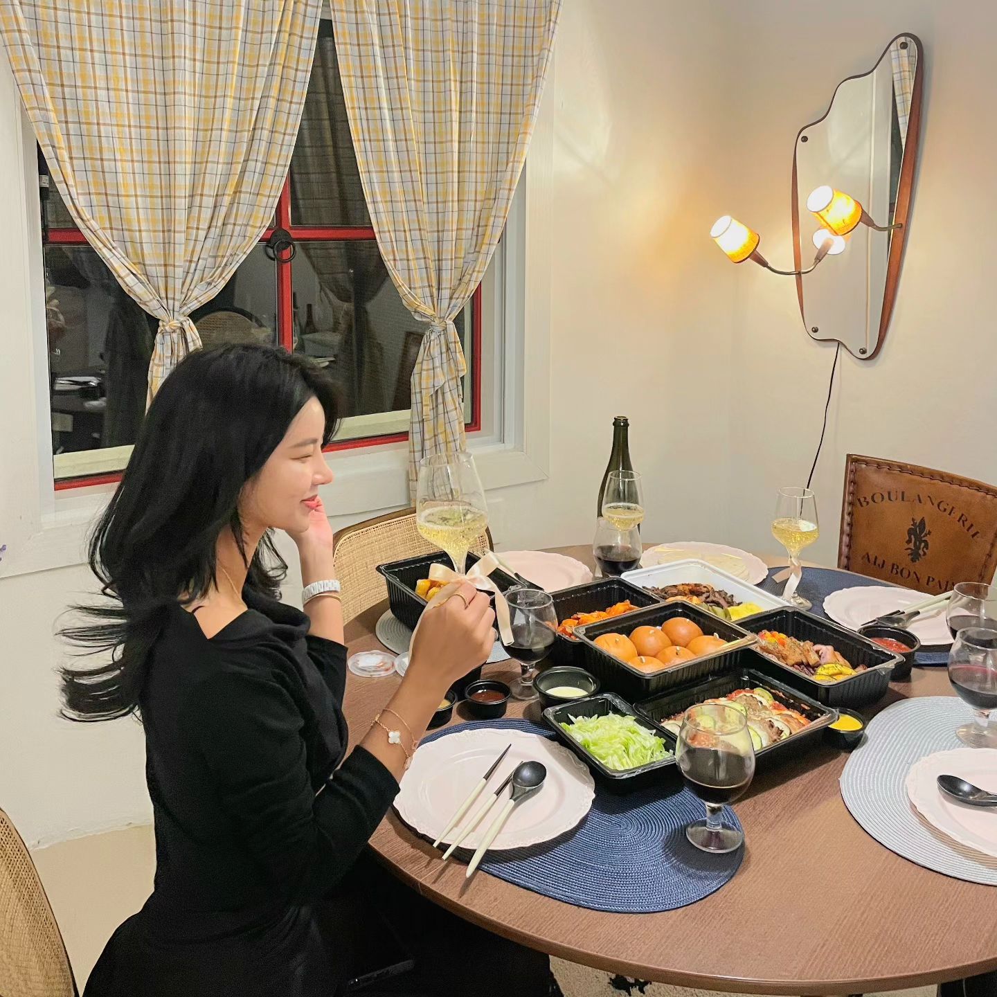 찐텐 웃음 못났지만 나는 내가 웃고 행복한게 좋으니까아-🤍
브라이덜 샤워 후 독감을 얻었고 목소리와 체력을 잃었다.😷
다음주 부턴 운동 화이팅 🤗