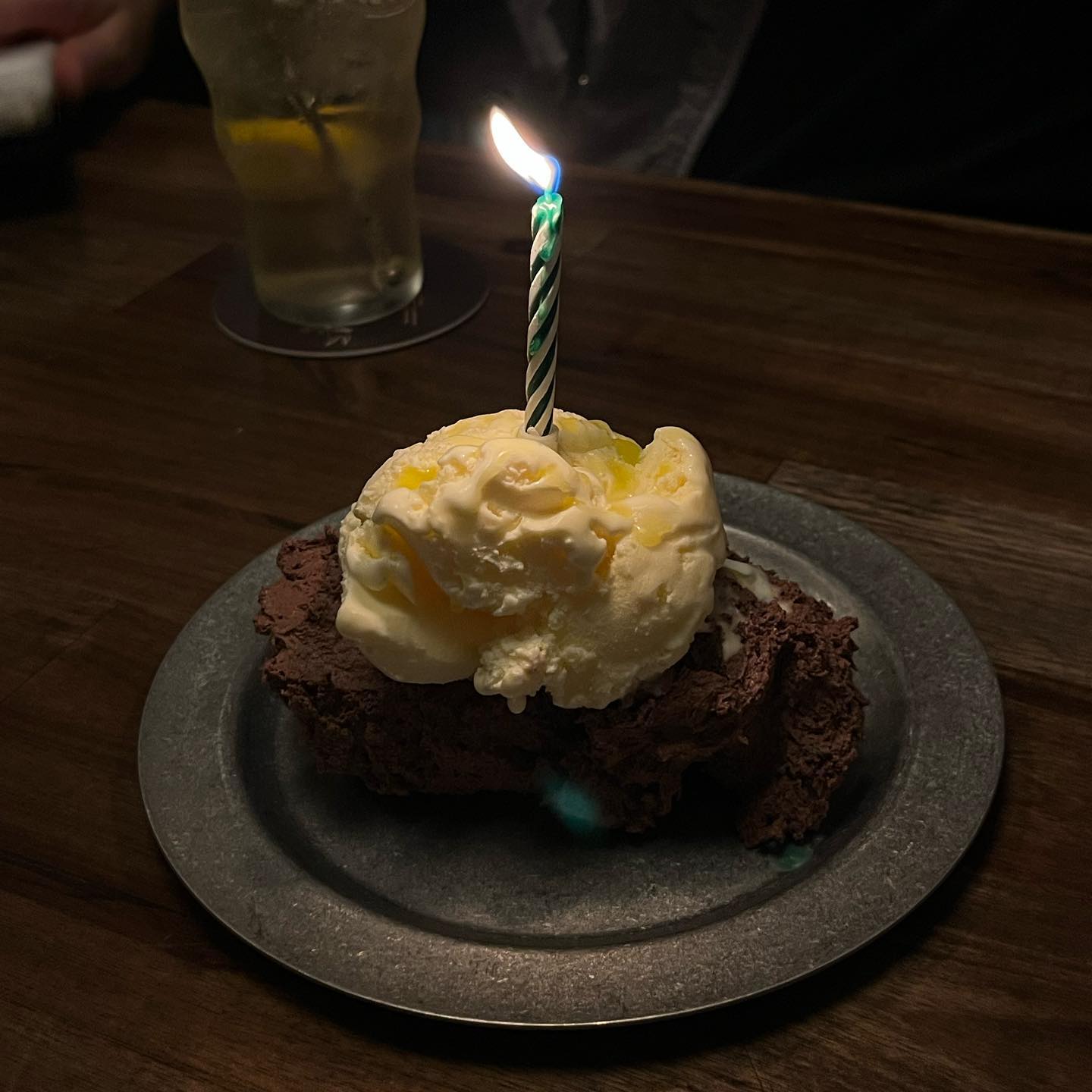 친구 생일파티 하러! #로우라이츠
초도 선물로 꽂아주시고,, 복숭아도 선물 주셨다 🥹💓
아직도 아른거리는 초코무스,,, 너무 맛있어 
또 먹으러 간다.