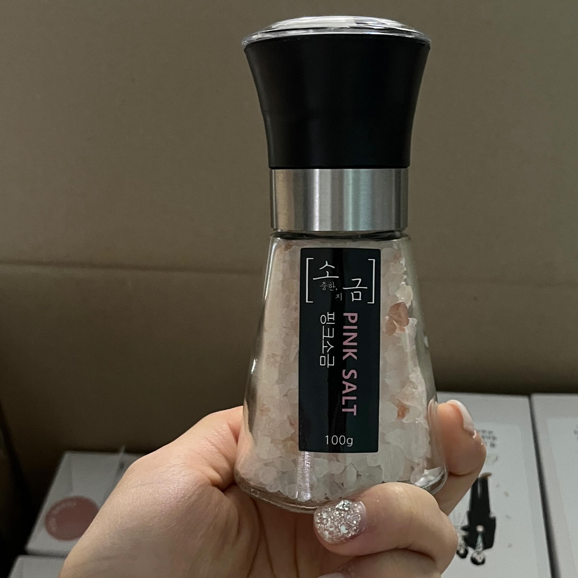 direct.wedding
결혼식 답례품으로 선택한 히말라야 솔트.
감사 스티커까지 다 붙여서 배송되서 따로 작업할 게 없었어요^^
✅ 다이렉트 웨딩으로 포인트 모아 내 손으로 결혼 준비 완성 가능 
✅ 카페 가입 시 J Silver 입력하면 웨딩 포인트 3만점 획득 가능 
#다이렉트결혼준비 #다이렉트웨딩박람회 #웨딩박람회 #다이렉트웨딩 #다이렉트웨딩박람회후기 #다이렉트웨딩추천인 

 *다이렉트결혼준비를 소개하면서 다이렉트결혼준비로 부터 웨딩소품(부케,폐백 등)을 구입할 수 있는 포인트를 받을 수 있었음*