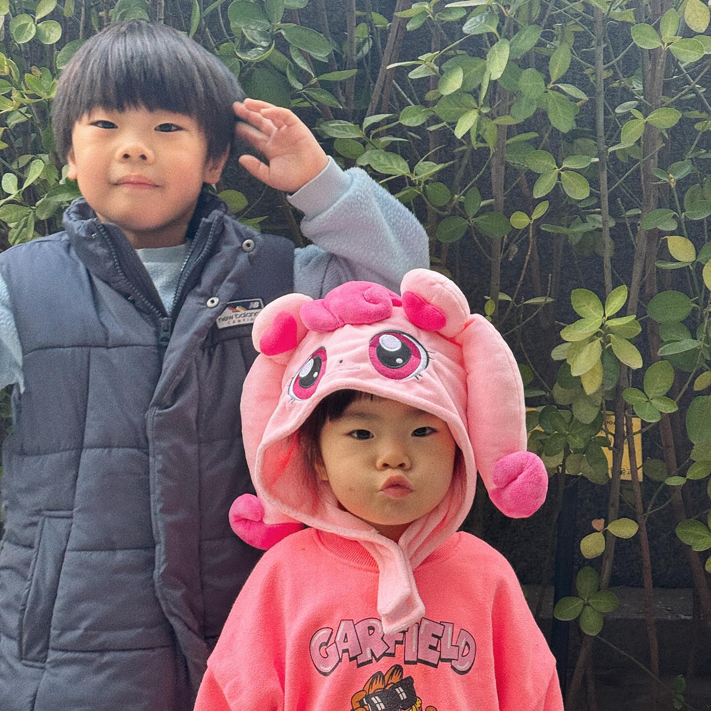 D.2375, D.912
-
블루왕자 💙
핑크공주 🩷
난 이 둘을 #예예남매🧒🏻💖👧🏻 라 부르지
.
.
#남매스타그램 
#귀엽다