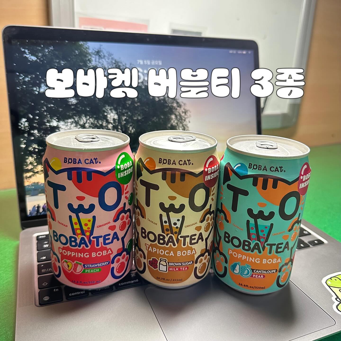 #제품협찬 

[세븐일레븐] 보바켓 버블티 3종 (브라운슈가, 딸기복숭아,멜론배)
🛒 2,500원 (2+1행사, 7/1~7/31)

대만 버블티 전문 브랜드인 ‘보바켓’의 버블티 3종이 출시되었어요

흑당 밀크티🧋는 타피오카펄이 들어가 쫀득한 식감이 가득하고
딸기복숭아🍓🍑, 멜론배🍈🍐과일티에는 팝핑보바가 들어가있아 톡톡 터지는 식감으로 먹는 재미 UP!

편의점에서 간단하게 캔으로 즐길 수 있는 보바캣 버블티 3종 
2+1 행사로 3종 모두 만나보세요😝

#보바캣버블티 #세븐일레븐 #세븐일레븐신상 #편의점신상 #세븐일레븐서포터즈 #세븐일레븐서포터즈1기 #대외활동맞팔 #대외활동계정