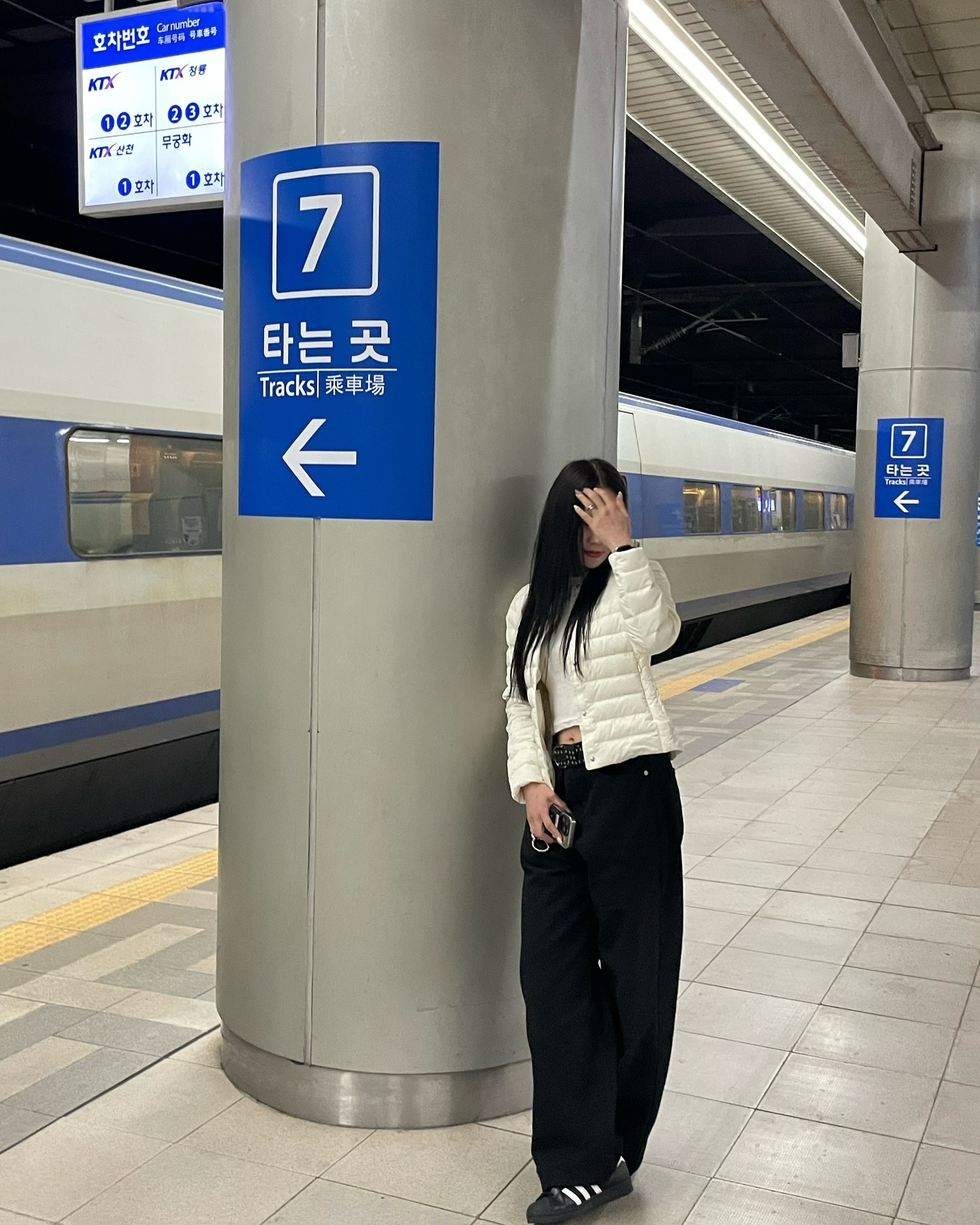 #ad 돌아온..패딩의 계절..🥶
카라 없는 숏기장 디자인으로 아우터 안에 레이어링 하기 좋고 얇지만 따뜻해서 여행 갈 때 입기 조와 올겨울 내 이너 패딩은 #탑텐 ••💗🎶