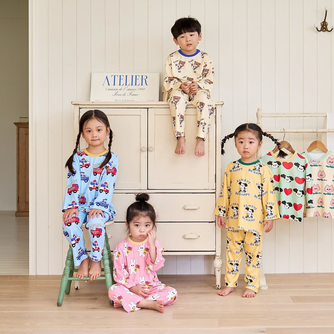 🧀(신상)치즈 루즈핏밤부실내복(​밤부레이온100%)

가격: 14,900원💕

색  상 : 태권도곰, 꽃토끼, 킥보드달리, 피쉬냥, 달리하트, 자동차
사이즈 : 키즈 80- 120 주니어 130,140(15900원)

주문주세용💚💚💚