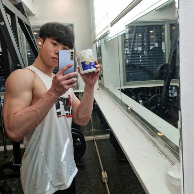 봉관 on Instagram: "#광고 #보충제 3월 마지막 월요일운동 완료💪💪 주말은 벌써 끝나고 다시 월요일이왔습니다!! 어제 하체를 했기에  오늘은 어깨, 삼두😆 오늘은 이츠하이 ✴️ 산양유초