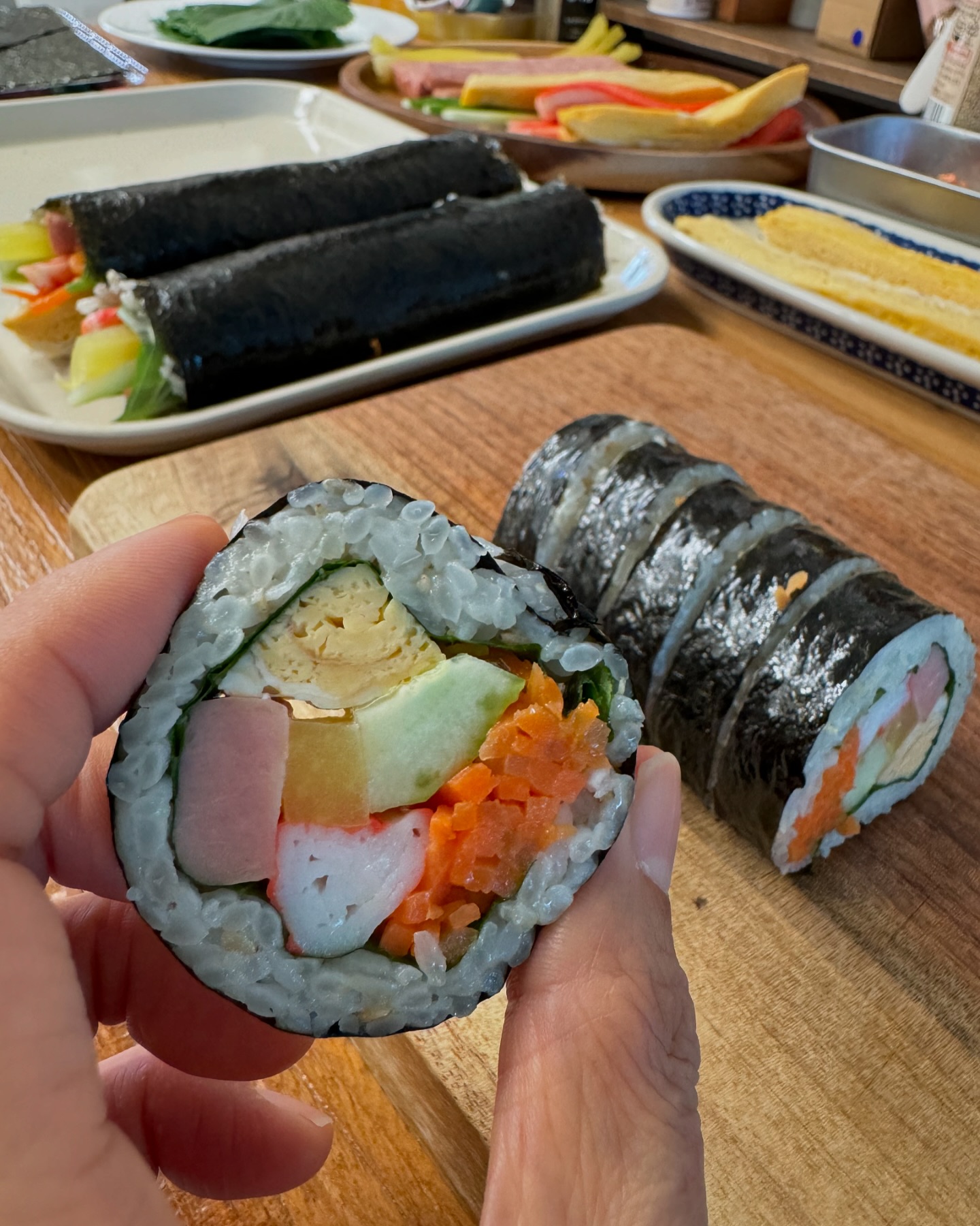 언니표 김빱,, 너무 맛있어
이거슨 한달동안 쉬는날 없이 알바~자알 하라는 
응원 김밥 🍙

소듕한 친구, 소듕한 이웃 감사 🙏

지디 신곡, 이문세 신곡, 중식이 노래에 폭 빠진 요즘 
출퇴근 시간이 훅 지나감요~🎶

중식이 “마 아직 기다리리라” 눈물 핑~~ 😭
함 들어 보세요.. 위로기 되는 노래예요

#김밥맛집 #이문세노래 #지디노래 
#중식이 #김밥스타그램 #나는반딧불 
#중식이밴드 #힘이나는노래 #위로가되는노래