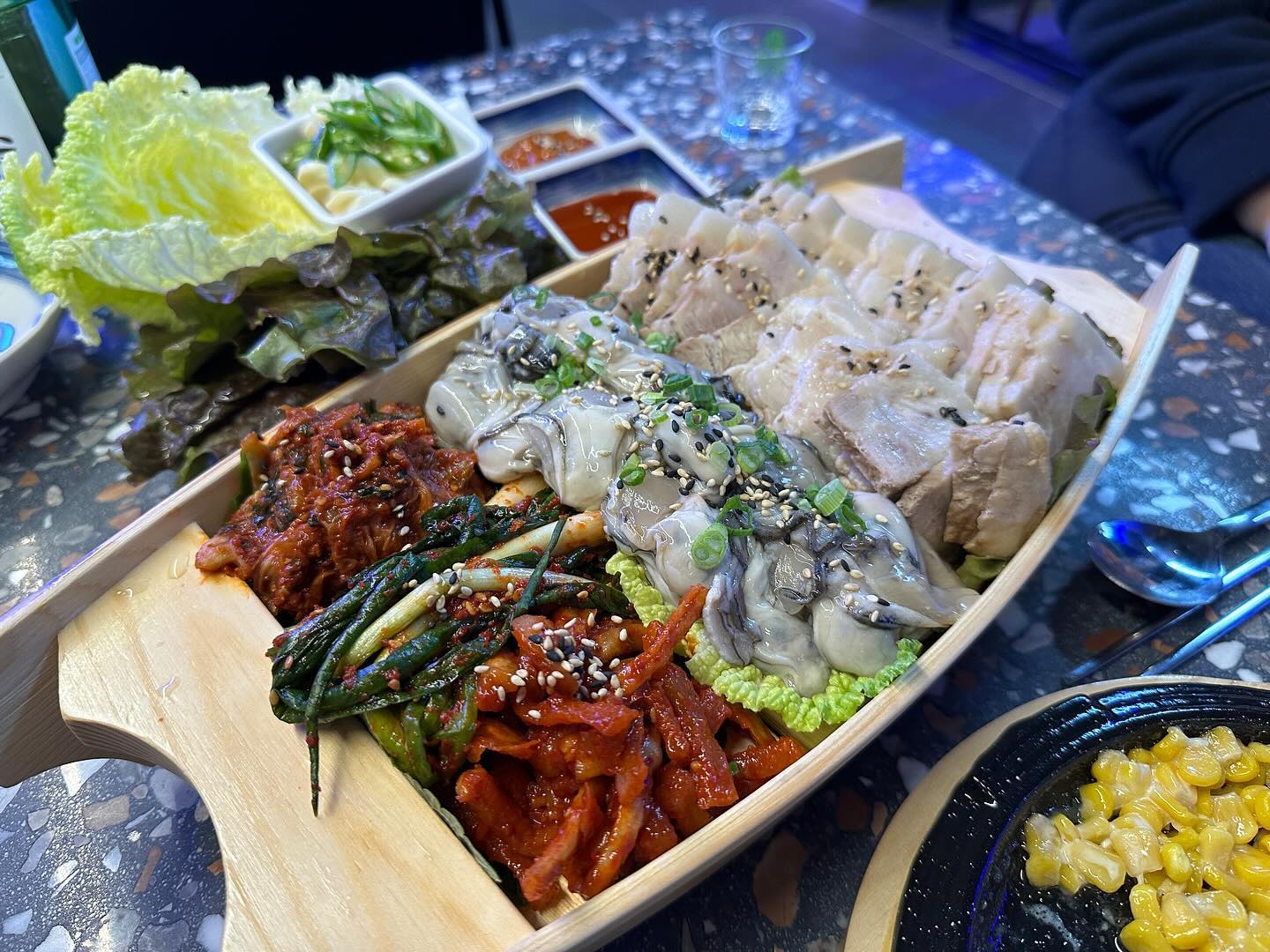 굴보쌈 가리비찜 동죽짬뽕탕~

#수완지구맛집 #수완지구술집#해드리오 #수완지구해드리오
