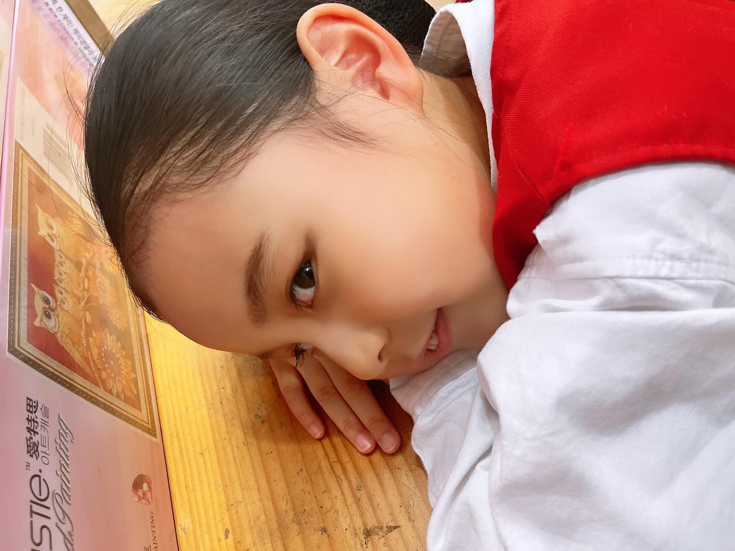 우리채윤이 발표회🫶🏻 화장해줬는데 너무 예쁜 우리공주 ㅠㅠ사진에 다 안담기노 ㅜㅠㅋㅋㅋㅋㅋㅋㅋ 동양미인😍
#유치원발표회 #발표회 #학예회 #발표회꽃다발 #학예회꽃다발 #엄마표꽃다발 #7살딸 #우리공주 #고생했어 #너무잘했어 #최고❤️