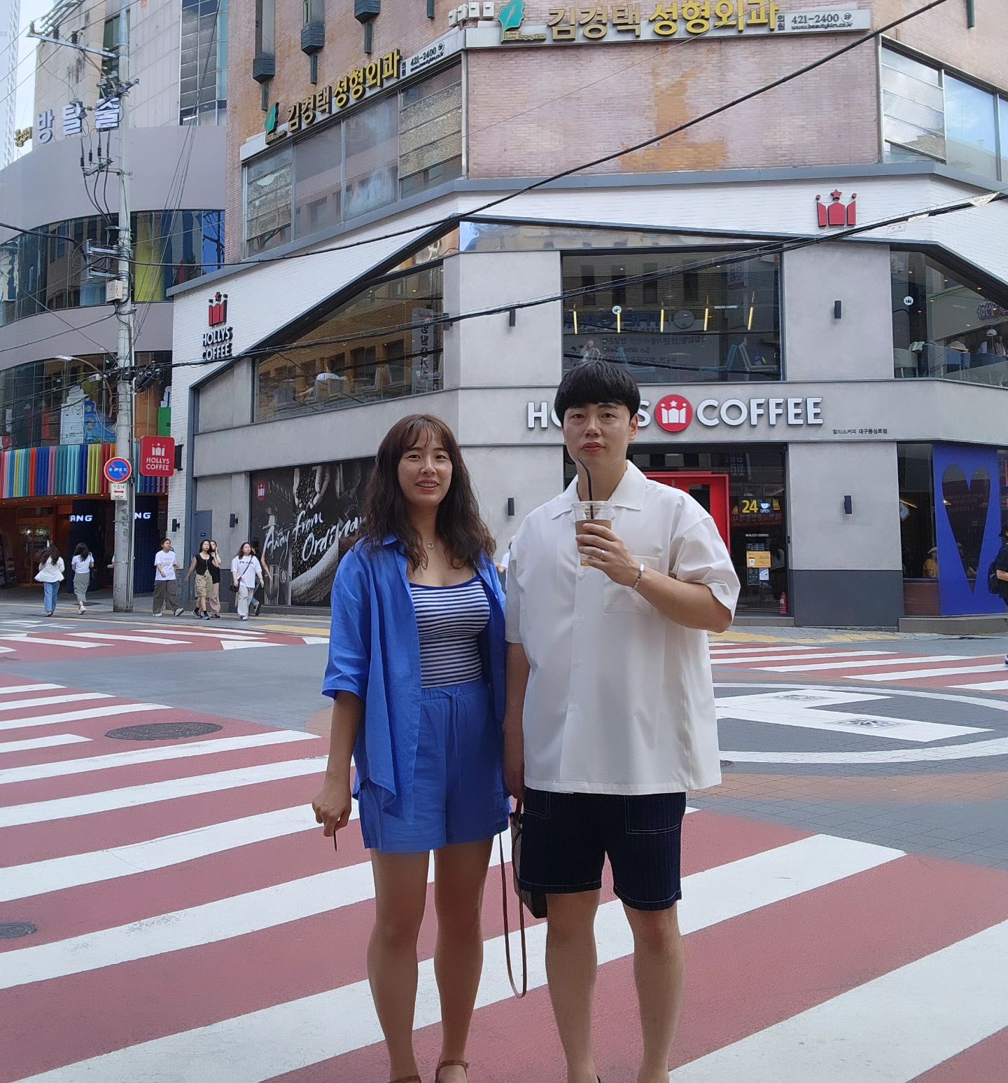 럽스타그램💙

올만에 데이투👩‍❤️‍👨
오빠랑 첨으로 타로 봤는데,
이상하게 다 맞아떨어져서 신기!!
천생연분들만 나온다는 카드 다 나옴✨️

오빠는 나를 여왕으로 생각한다는,,
나는 오빠를 전적으로 믿는다고🩷
부부라함은 믿음과사랑이 1번 :)

남은휴가도 알차게 보내자구욤😁