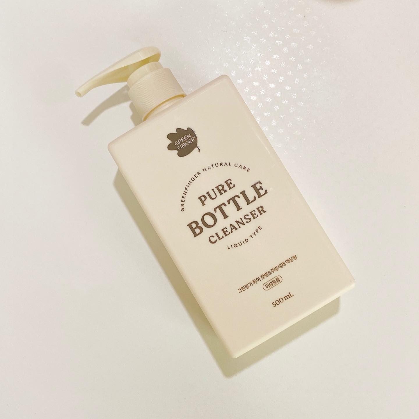 ᰔ
#제품제공 #체험단

🧼그린핑거 젖병&주방세제🧼

저는 젖병이랑 주방세제를 따로 사용했었는데
너무 불편해서 하나로 쓰고싶단 생각을 하던 중
이번에 그린핑거에서 출시된 신제품!
젖병&주방세제를 야니네에서 체험해보게 되었어요🫶🏻

🧼그린핑거 젖병&주방세제는

✔️젖병과 식기뿐만 아니라 과일, 야채 세척도 가능할 정도로 안심하고 쓸수있는 1종 세척제

✔️식물유래세정성분과 베이킹소다 성분이 분유와 기름때를 깨끗히 세정

✔️물에서 자연생분해 되어 잔여세제 걱정이 없는 지구까지 생각한 착한 주방세제

✔️식물유래보습성분이 함유되어 피부까지 생각한 세제

성분이 안전해서 야니식기와 엄빠식기 모두 걱정없이 쓸 수 있을 것 같아요🤭

저는 무향을 받았는데
알러지유발성분이 없는 자몽향도 있다고 하네용🧡

Thank you greenfinger.official 

#젖병세제 #젖병세정제 #젖병세정제추천 #1종주방세제 #아기주방세제 #그린핑거젖병세제 #아기젖병세정제 #유아식기세정제 #비건세제 #그린핑거주방세제 #그린핑거 #맘큐 #맘큐이벤트 #신생아선물 #출산선물