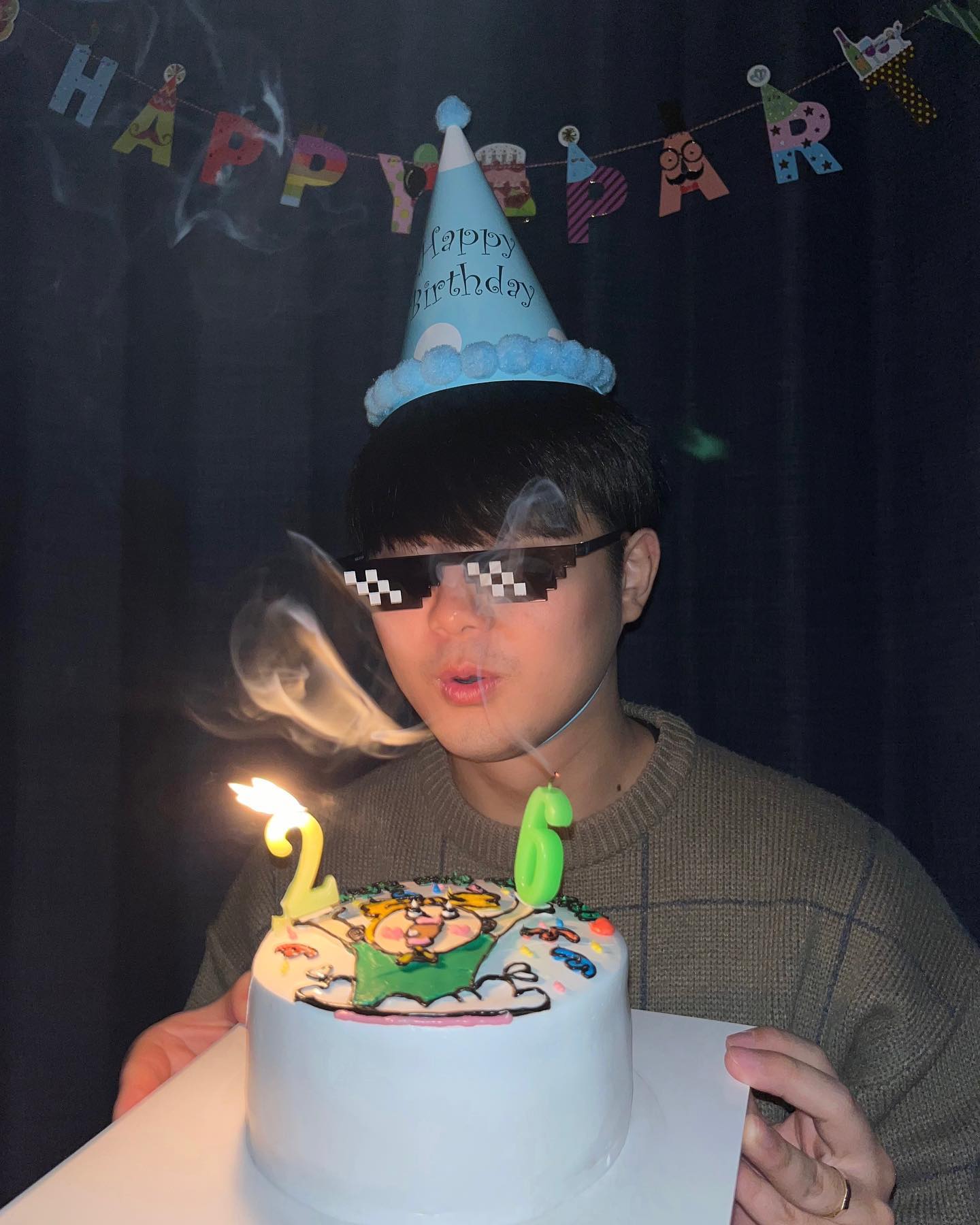 아름다운 최뚱 26살 생일추카파뤼❤️‍🔥
.
내가 제일 크게 축하하는 생일을 11월 27일 from 형윤.
(3번째 챙겨주는중)
.
#생일#최뚱#26살#아저씨#빵빵아#옥지얌#한남#대통령#탄신일#장수#축하#3년차#커플#남친#여친#럽스타#럽스타그램#팔로우#팔로잉#맞팔#선팔#좋반#좋아요