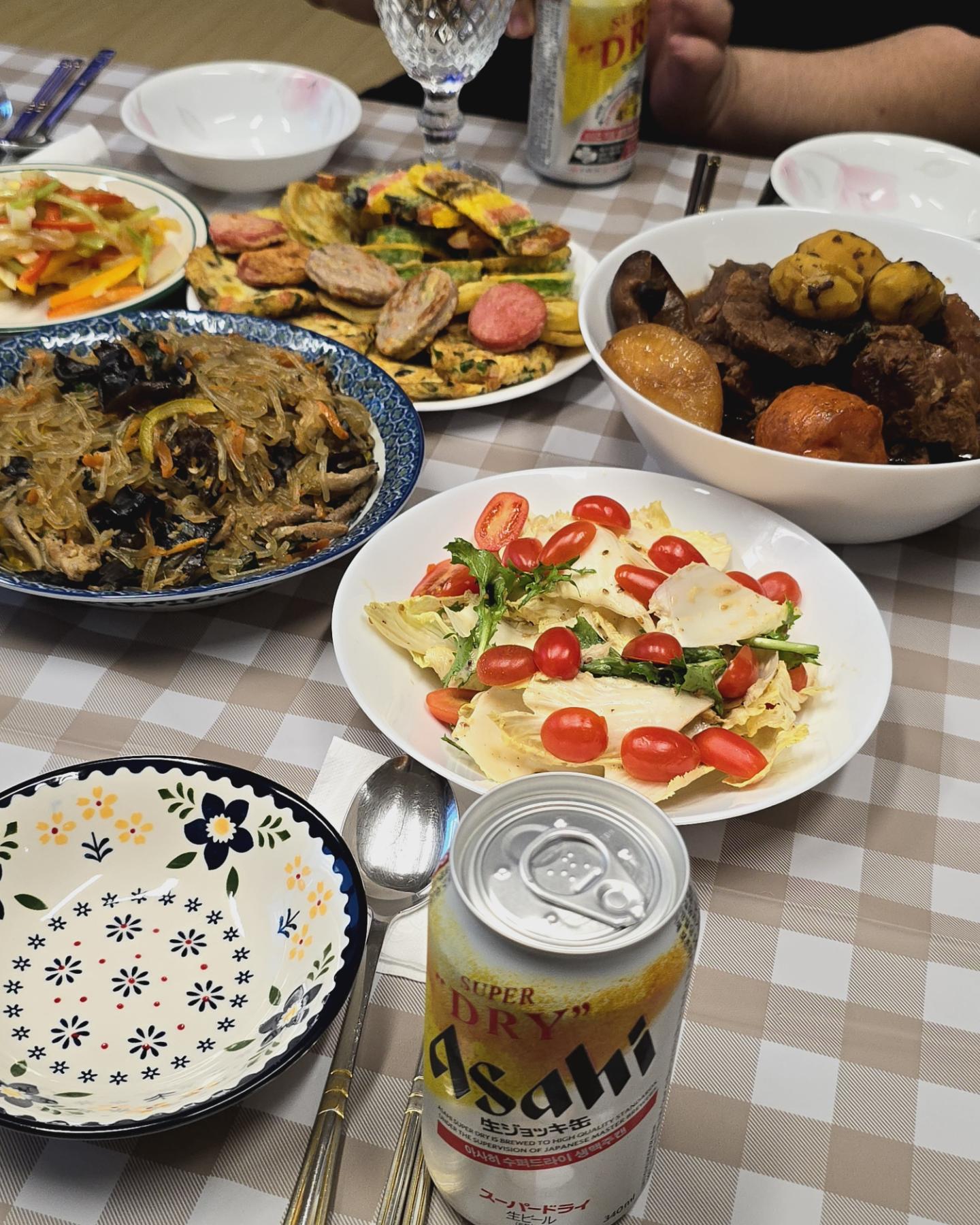 명절 뒤풀이는 거품맥주로 🍺 
올한해는 모두 건강하고 행복하기 
꼭그러기🤭  로또도 자주 사보기😉 
사야지 당첨도 되겠지🤣 #명절집밥 #떡국 #한살더먹음 😂 #새해복많이받으세요 #감사합니다 🥰