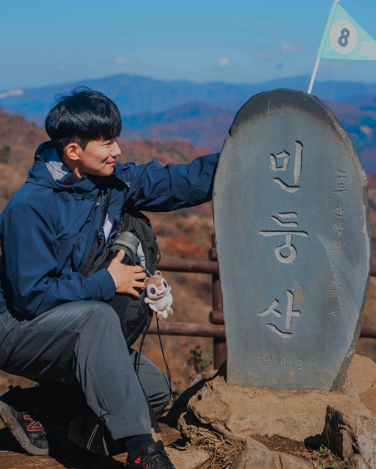 가을이면 더 깊이 차분해지는 마음도 벌써부터 겨울이 다가옴이 느껴지는지 들썩거리네요. 

산에서 맞이하는 겨울 설경은 정말 절경이라던데, 열심히 다니려면 추위에 약한 몸뚱아리인 만큼 근육량 더 늘려서 대비해야겠습니다.

추워진 날씨에 꾸준한 스트레칭과 운동으로 긴장한 근육들 꼭 풀어주시고 안전하게 산 타세요. :)

#스트레칭 #근육량늘리기 
#민둥산 #겨울산행