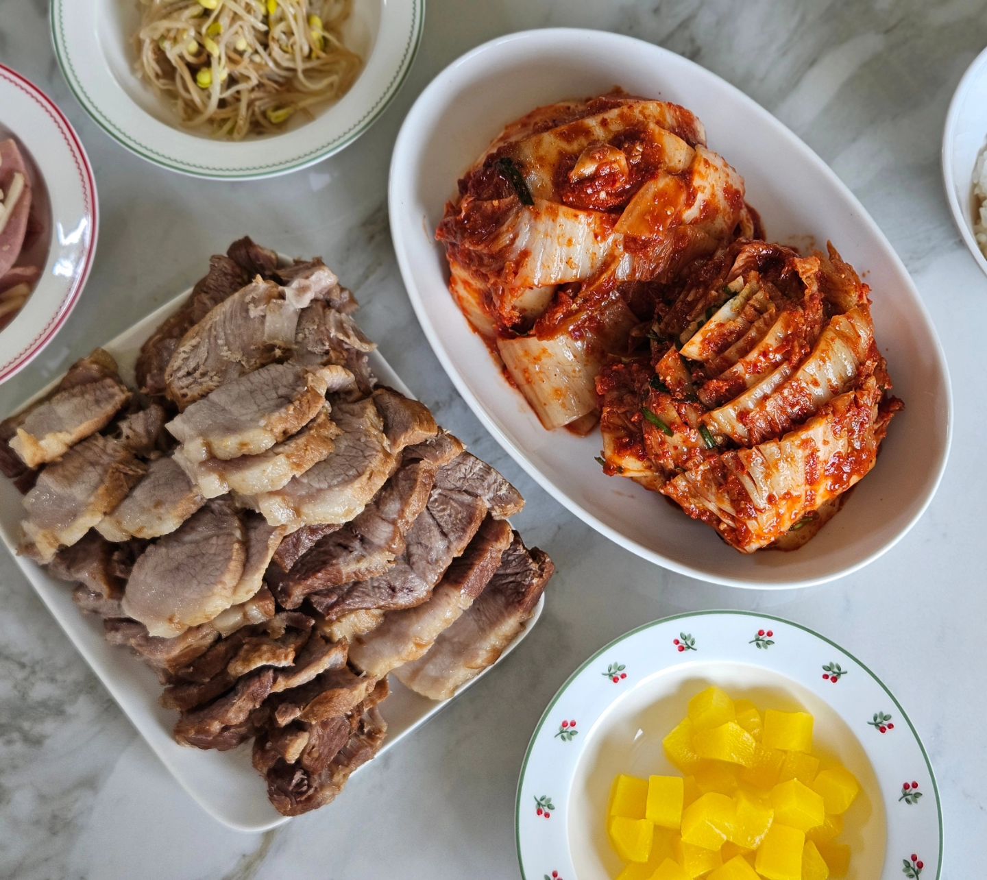 #맛있는김치
-
엄마가... 이 김치 때문에 김장을
안해요😱 엄마한테 미안하지만...
#엄마김치 보다 이 김치가 더 맛있네요?
하하하핫 매운거 좋아한다면 완전
강추하고 싶은 #장동민 의 레드스푼
#매운김치 캡사이신이 아닌 2가지의
고춧가루로 맛있게 매워서 자꾸
손이 가는 김치입니다👍
-
우리집 밥도둑은 이제, #겉절이
& 포기김치라는거~~ㅎㅎ

힘들게 김장하지 말고 매일 매일
맛있는 김치 먹자고요‼️