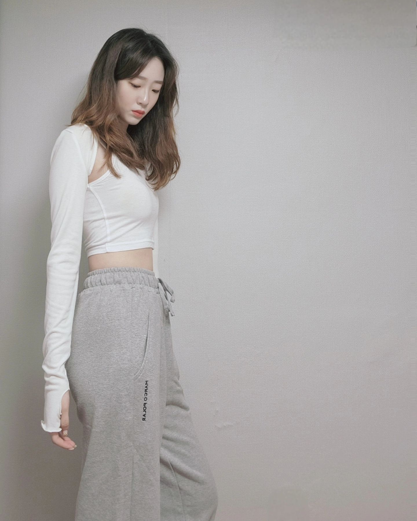 #광고 marcopolar_official

🩶일상에 꼼마( , )같은 마르코폴라🩶

Leo (레오 - 조거팬츠) 코튼 100% 조거팬츠

1️⃣ 탄탄한 오비밴드
2️⃣ 앞면 사이즈 조절 스트링과 핀턱(주름) 포인트
3️⃣ 주머니 옆 로고와 뒤 주머니 시그니처 자수(www.) 포인트

#마르코폴라 #유니섹스캐주얼 #와이컨셉 #캐주얼추천 #맨투맨추천 #조거팬츠추천