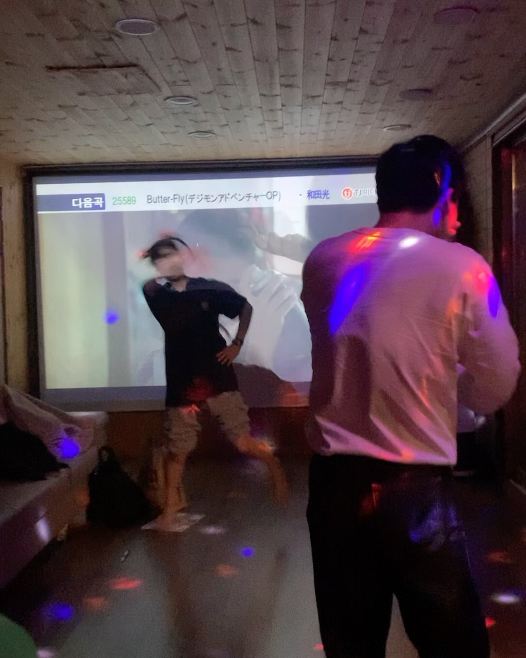 이 날 이후 부턴가요..
등 어깨가 아프고 목이 아직도 안돌아갑니더
게임 많이 할려고 스케치북 여덟개나 사갔는데
뻗는건 제 계획에 없었다구요 ☺️

클스마스 이렇게나 알차게 보내부렀네
못 갔으면 어쩔뻔~ 🎄