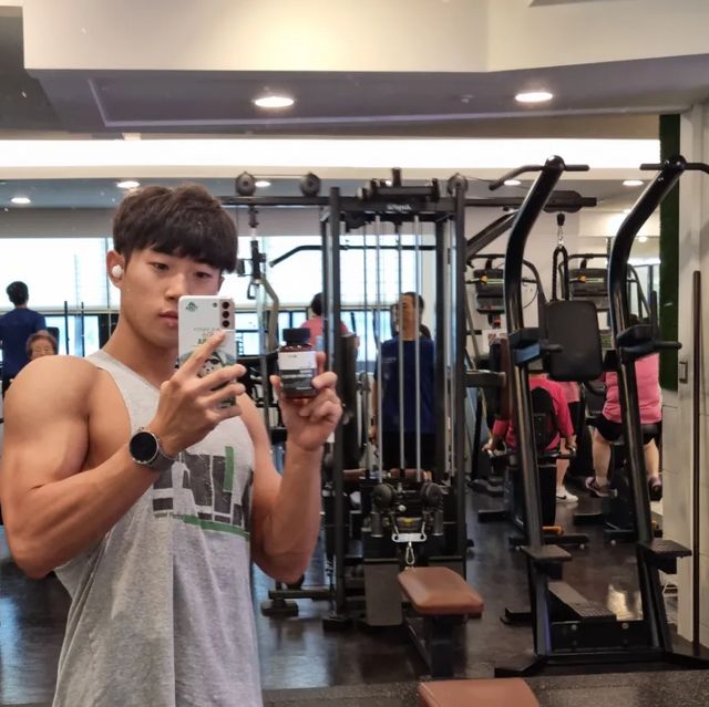 봉관 on Instagram: "#협찬 #류신마카아르기닌 오늘은 🔥HOT체 +어깨 day🔥 역시 하체하는날은 넘 힘들다.. ㅋㅋㅋㅋㅋ그래도 숙제 끝~~📘오늘은 프리미엄 류신마카아르기닌정을 소개해드려욧