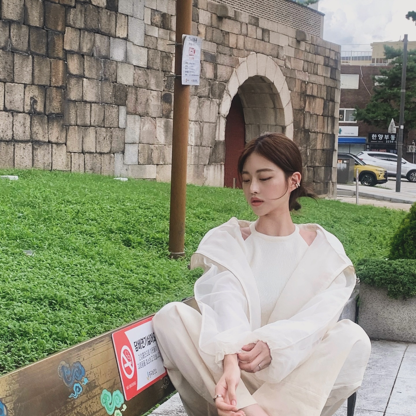 곧 출시되는 온클루 F/W 가을 신상🍂 이번주에 만나요! 
온클루 홀터넥 아이보리 + 포켓 노방 집업 아이보리 + 포켓 와이드팬츠 아이보리 코디 🩶