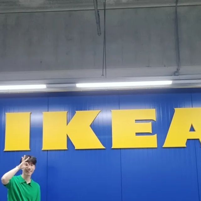 하양 on Instagram: "#협찬 내가 좋아하는 초록옷♥️ 무신사에 입점되어있는 패션브랜드 아이러니포르노의 반팔 쿨니트 카라인데 소재가 시원하고 가벼워서 여름에 입기 딱이에요😛 초록색
