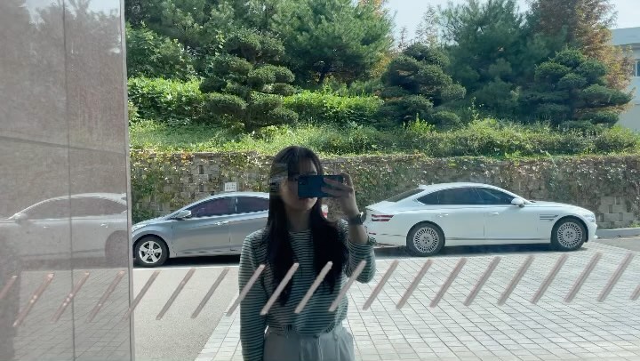 사진첩 정리하다가 문득 9월에 사진도 많았지만 유독 영상이 많더라 여름끝자락을 좋아하는 내 9월이 좋았었나보다:)

1. 찍고 로비들어가니 모두들 날 보고있네
2. 내가 식물을 안죽이고 잘키우다니 
3. 사랑가득 동료애
4. 회사 조경 맛집
5. 친구가 먹방유튜브 하라해서 보여주려다 빠르게 포기
6. 추석끝나는게 아쉬웠던 엄마의 마음
7. 여자랑 둘이서 보기 아까운 9월 공원
8. 예쁜 풍경과 그렇지 못한 대화 엿듣기
9. 10월도 살아내자!!!