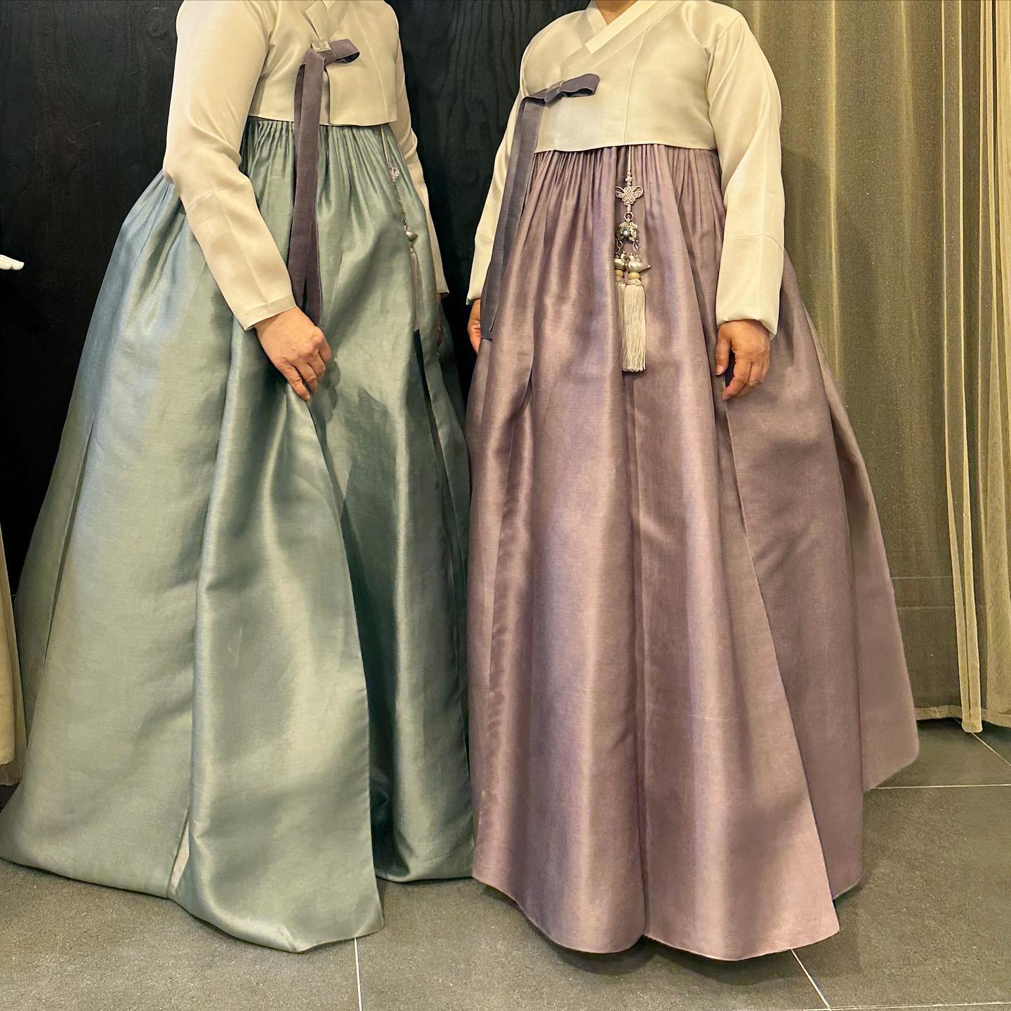 한복의 색감에 푹 빠지게 만들어준
#이규옥한복

양가 어머님들도 만족하셔서 뿌듯했던 하루 #광진구한복대여